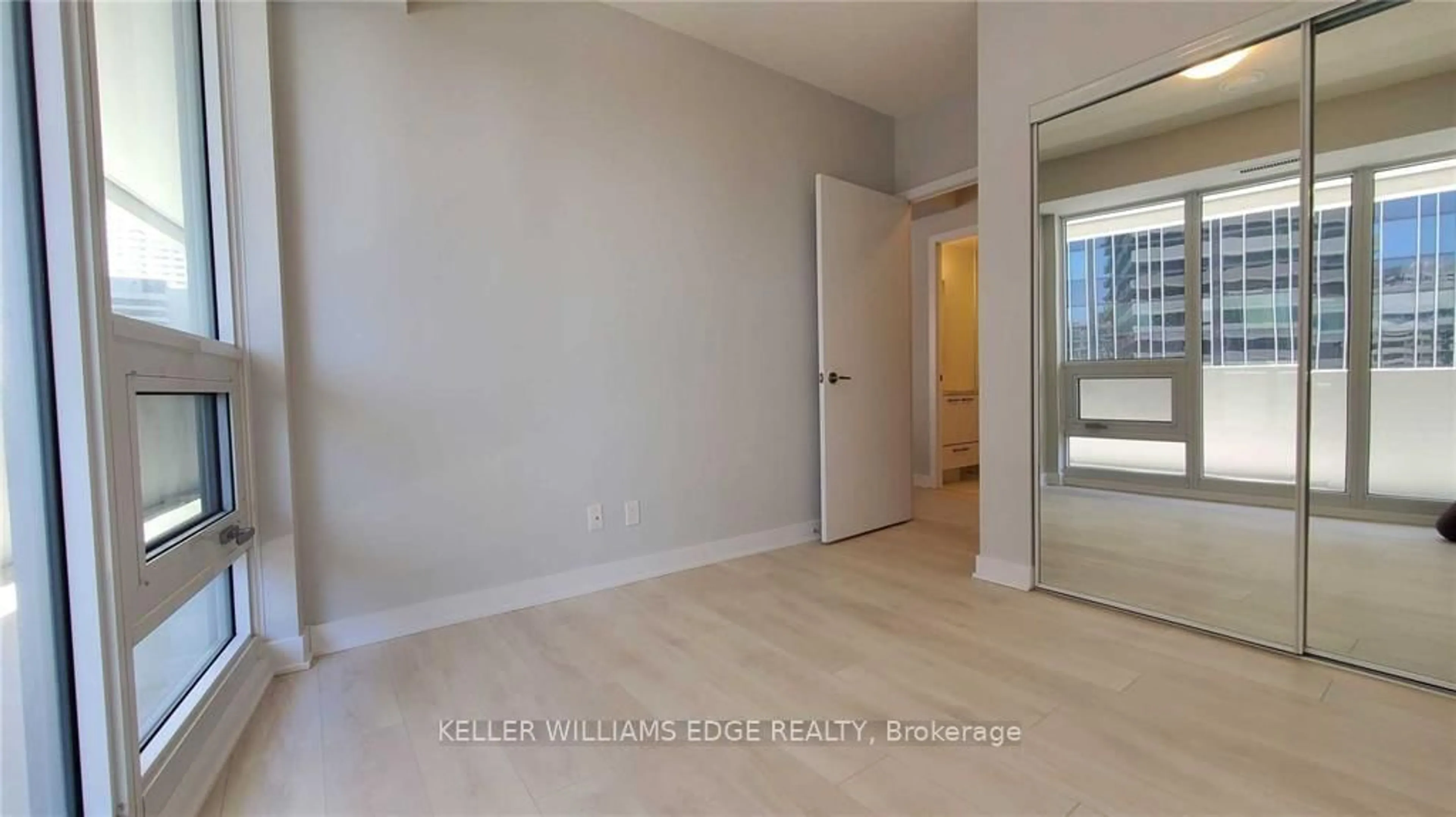 A pic of a room for 2221 Yonge St #809, Toronto Ontario M4S 0B8