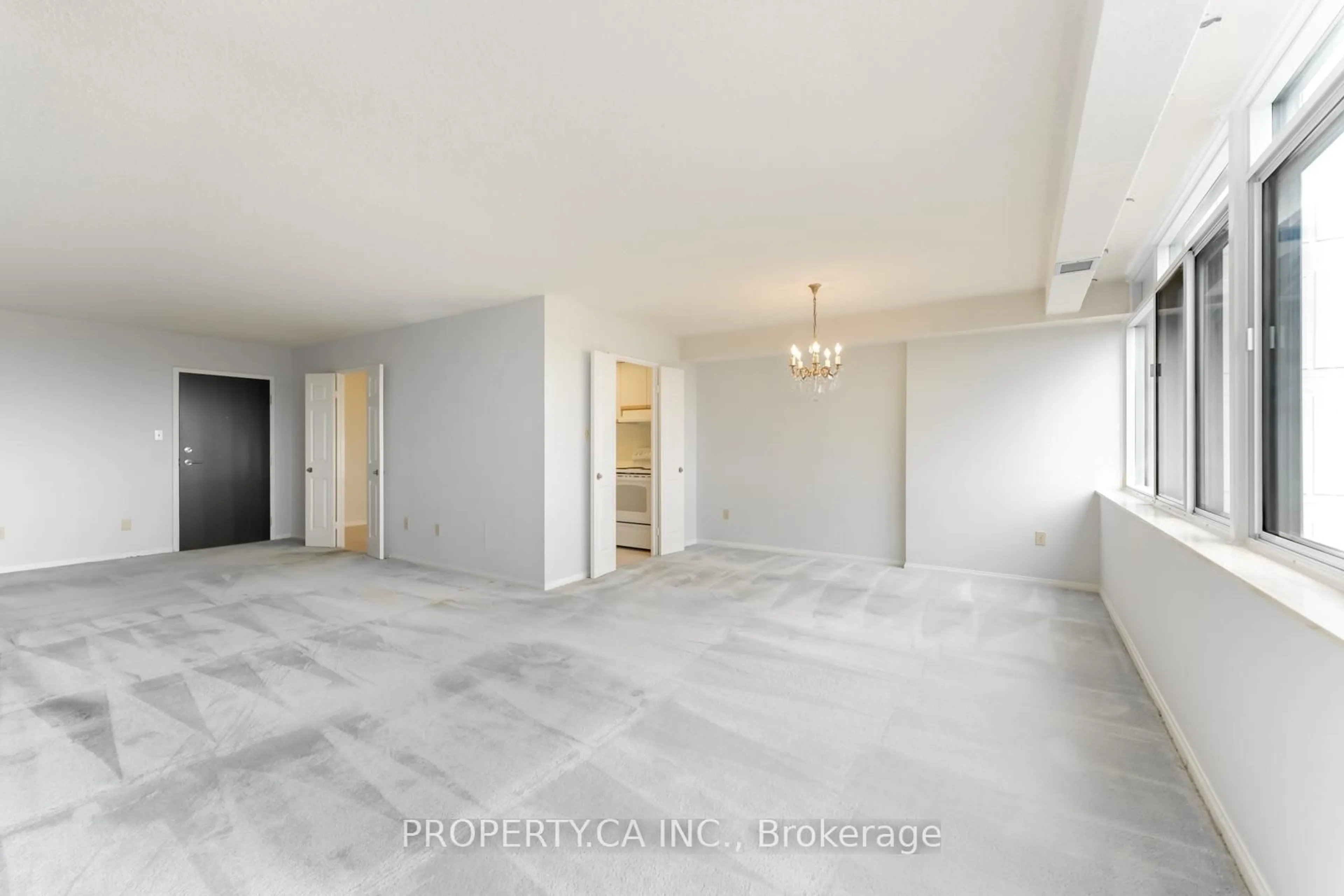 A pic of a room for 3000 Bathurst St #802, Toronto Ontario M6B 3B4