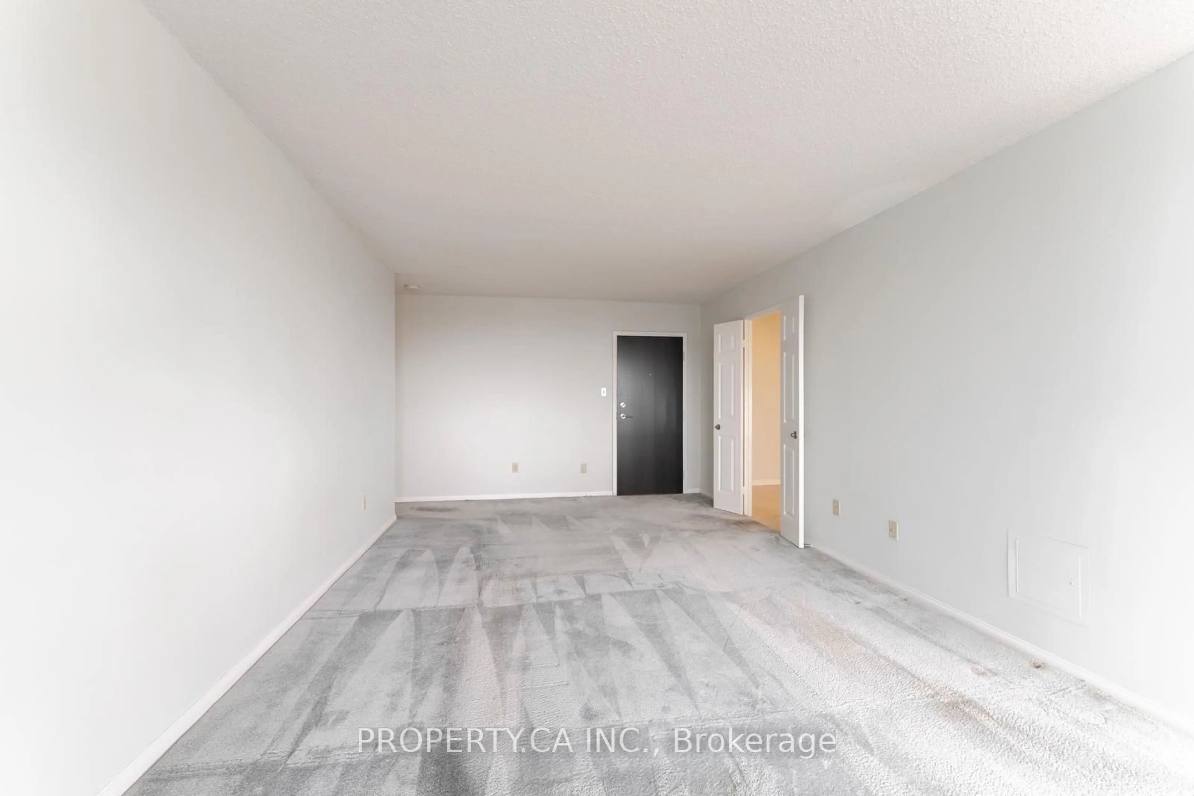 A pic of a room for 3000 Bathurst St #802, Toronto Ontario M6B 3B4