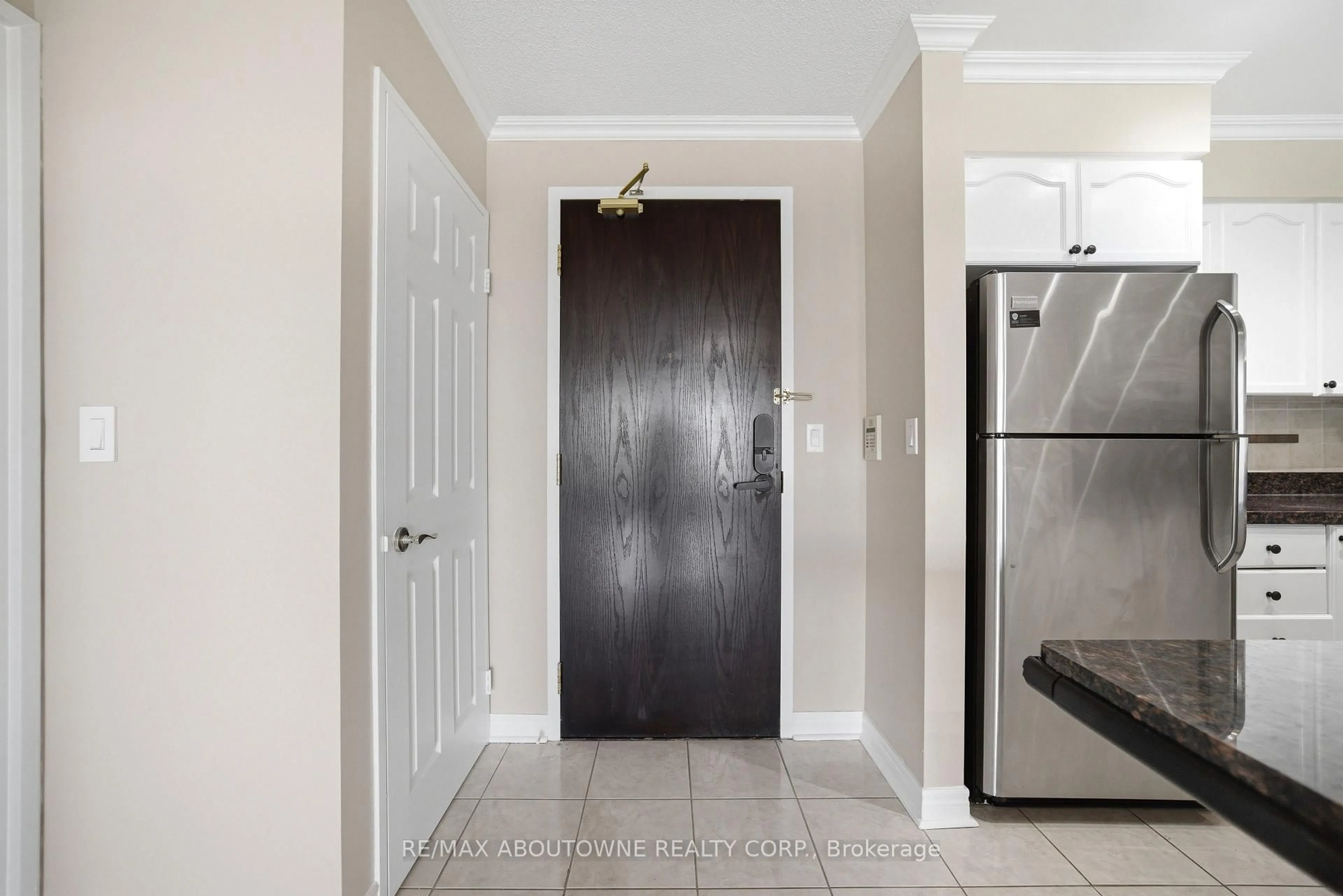 Indoor entryway for 23 Hollywood Ave #2706, Toronto Ontario M2N 7L8