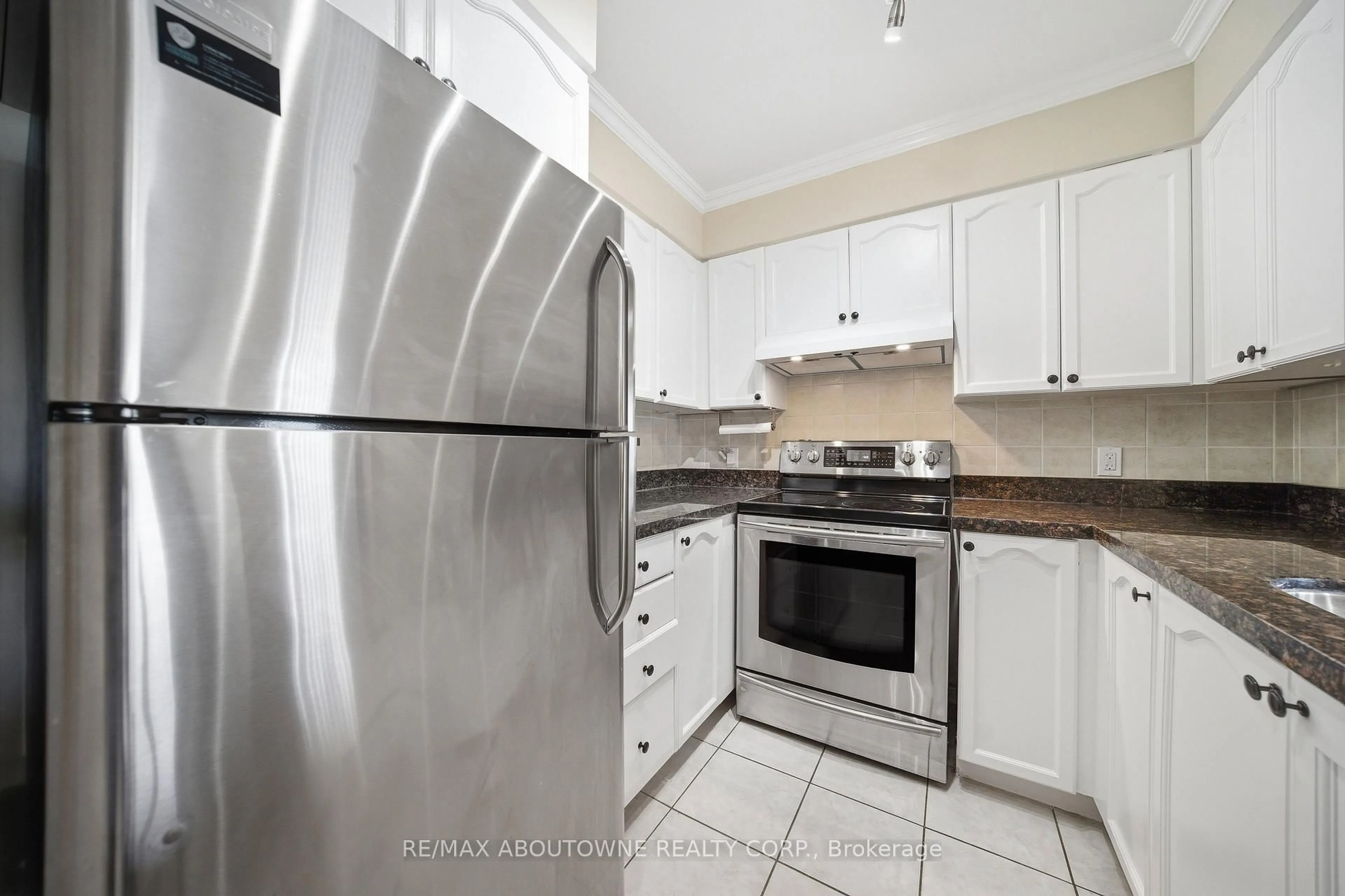 Standard kitchen, unknown for 23 Hollywood Ave #2706, Toronto Ontario M2N 7L8