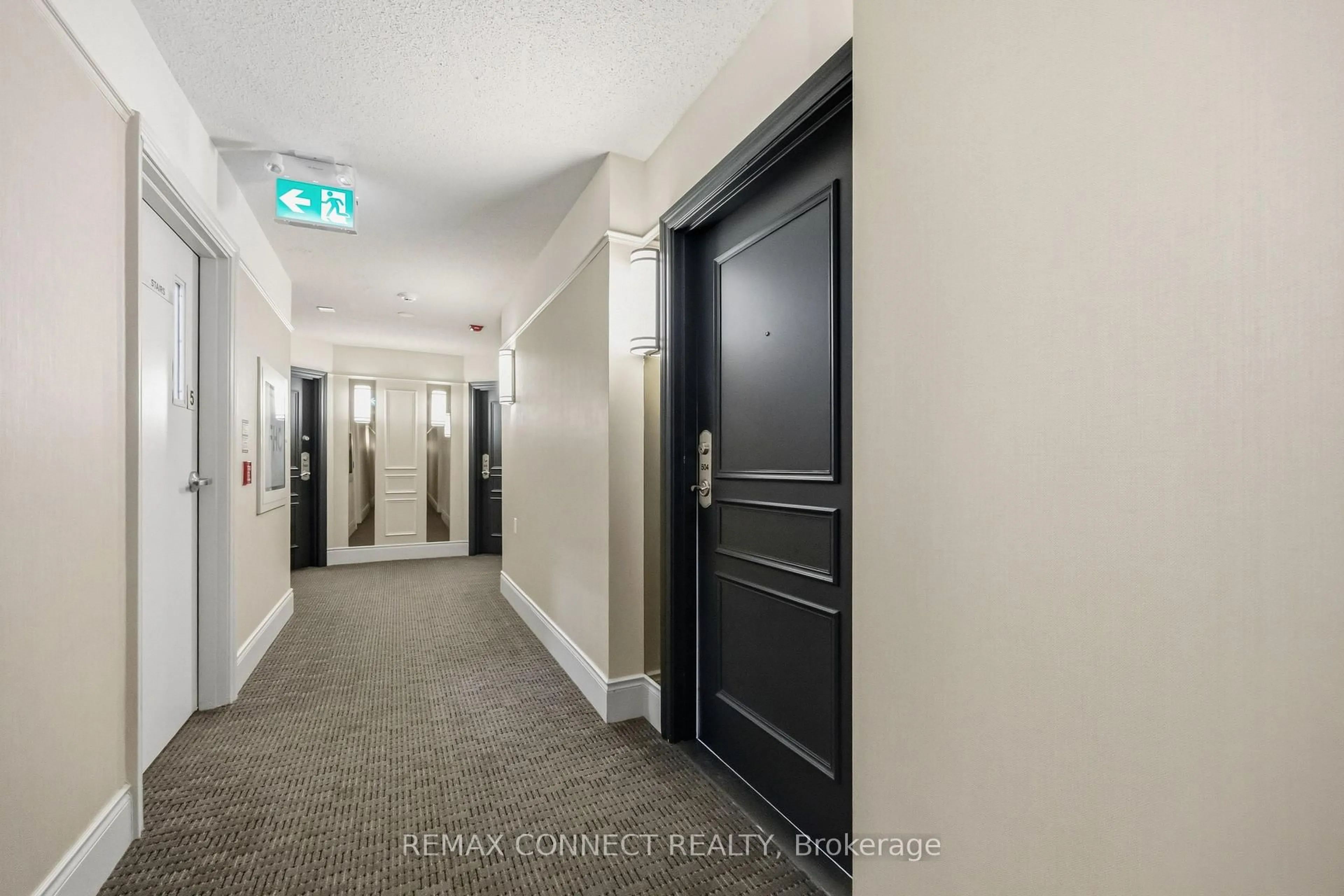 Indoor foyer for 890 Sheppard Ave #504, Toronto Ontario M3H 2T5