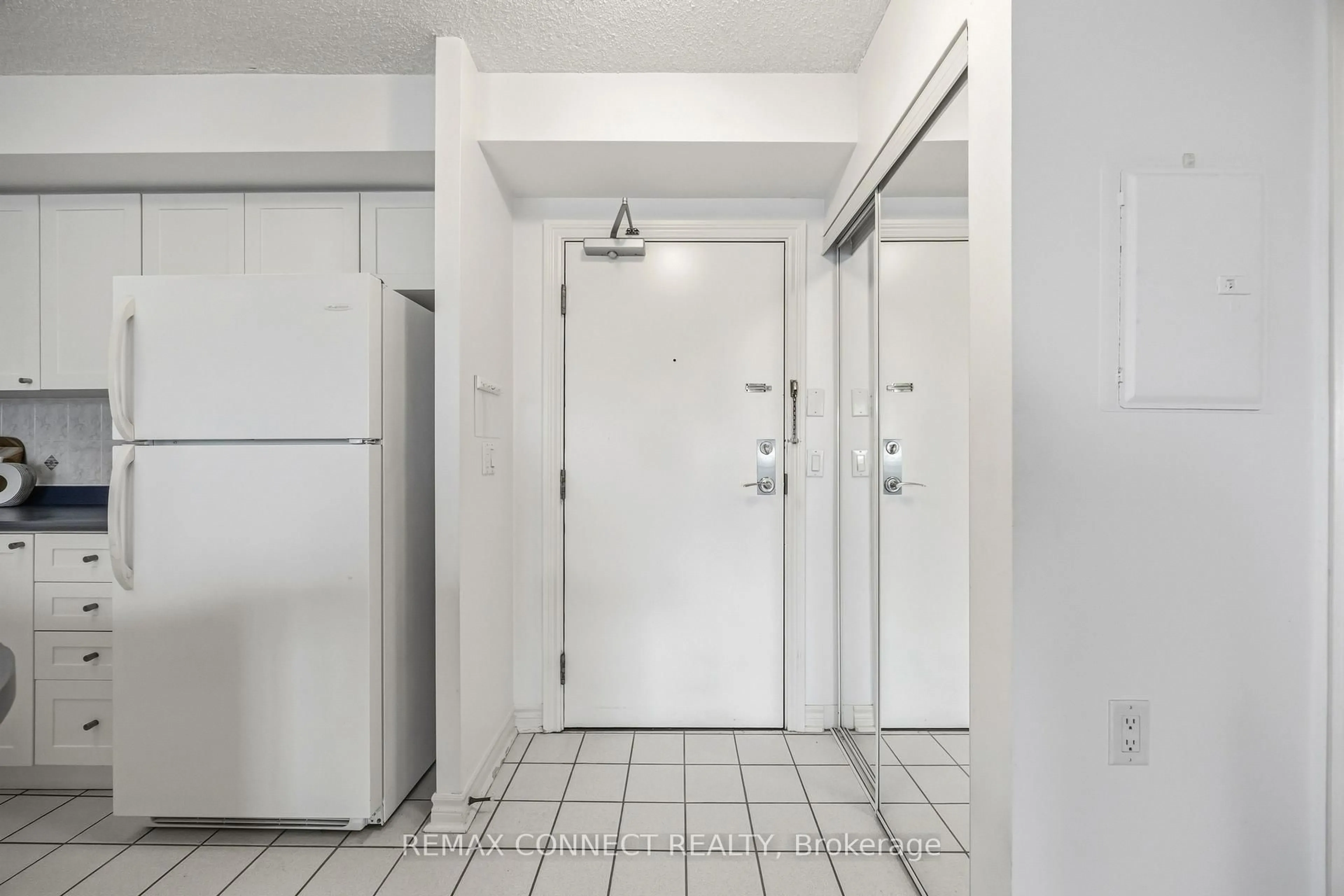 Unknown for 890 Sheppard Ave #504, Toronto Ontario M3H 2T5