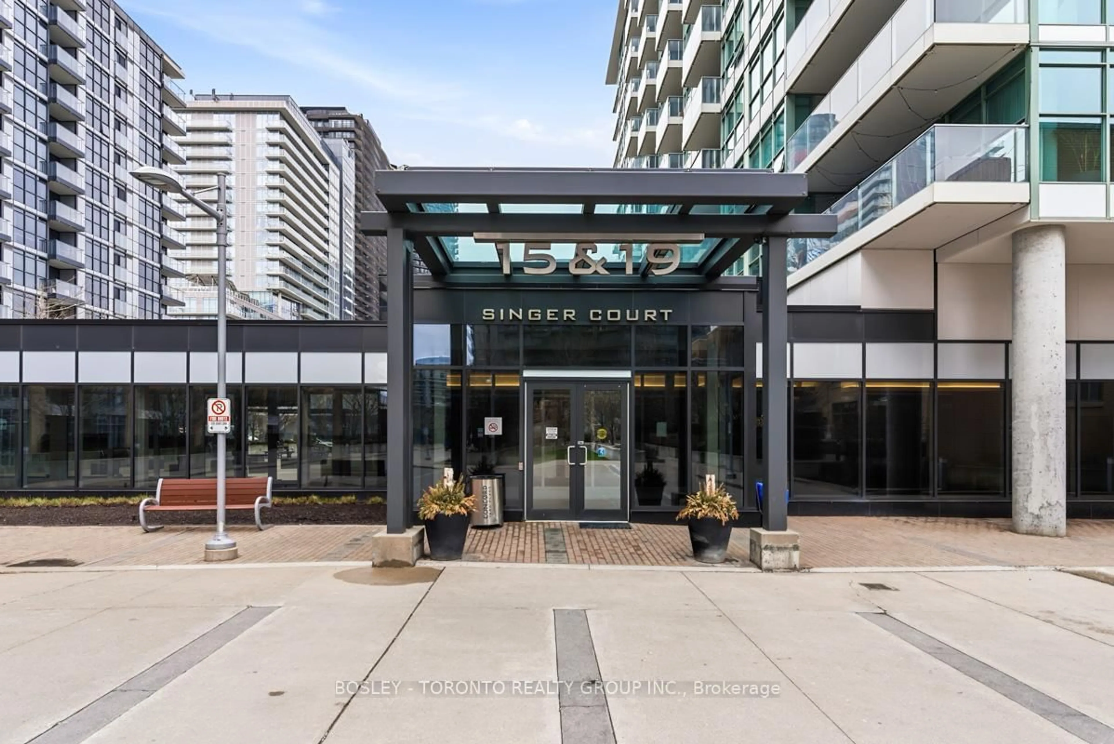 Indoor foyer for 19 Singer Crt #309B, Toronto Ontario M2K 0B2