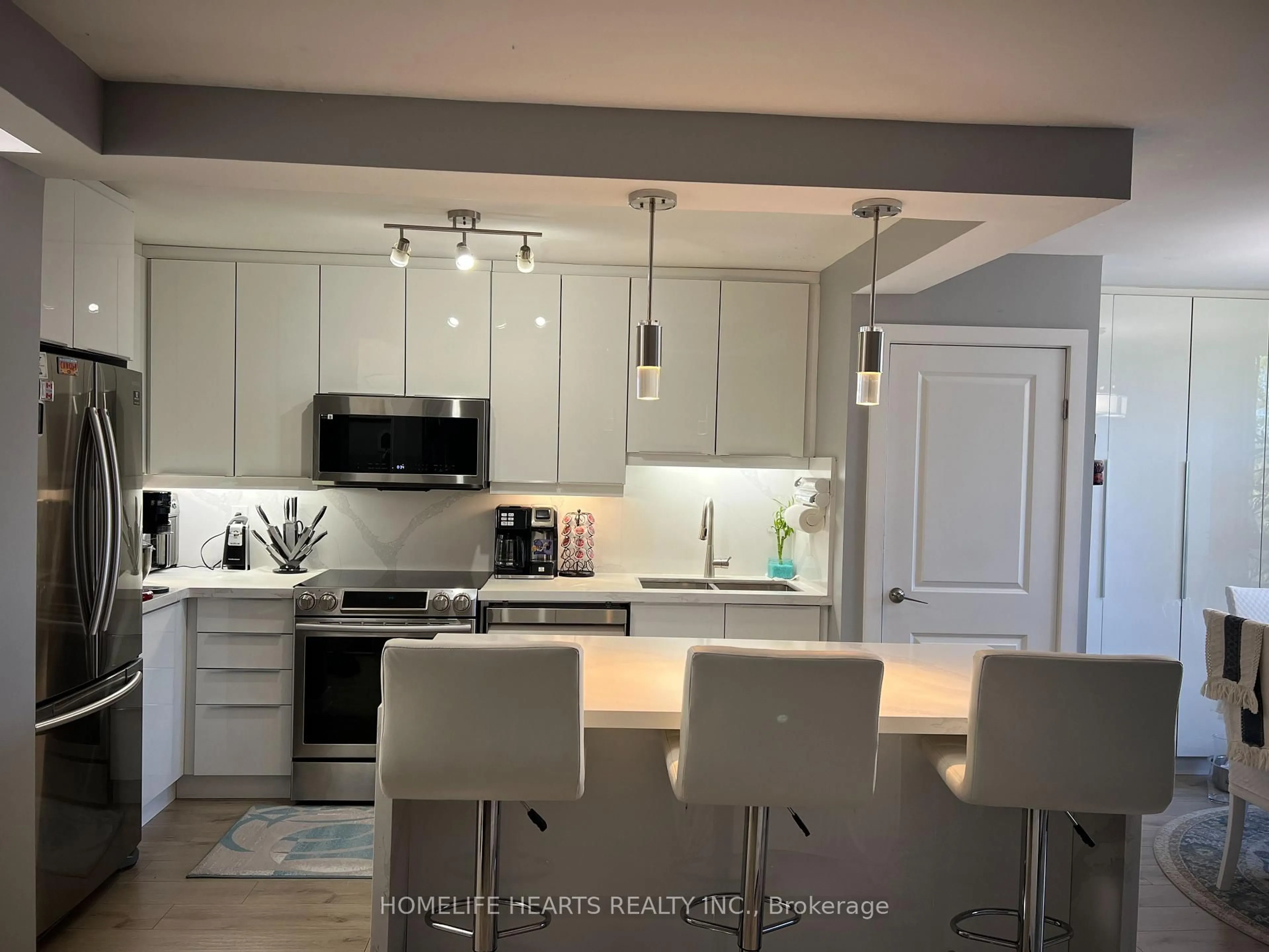 Open concept kitchen, unknown for 20 Edgecliff Gfwy #315, Toronto Ontario M3C 3A4
