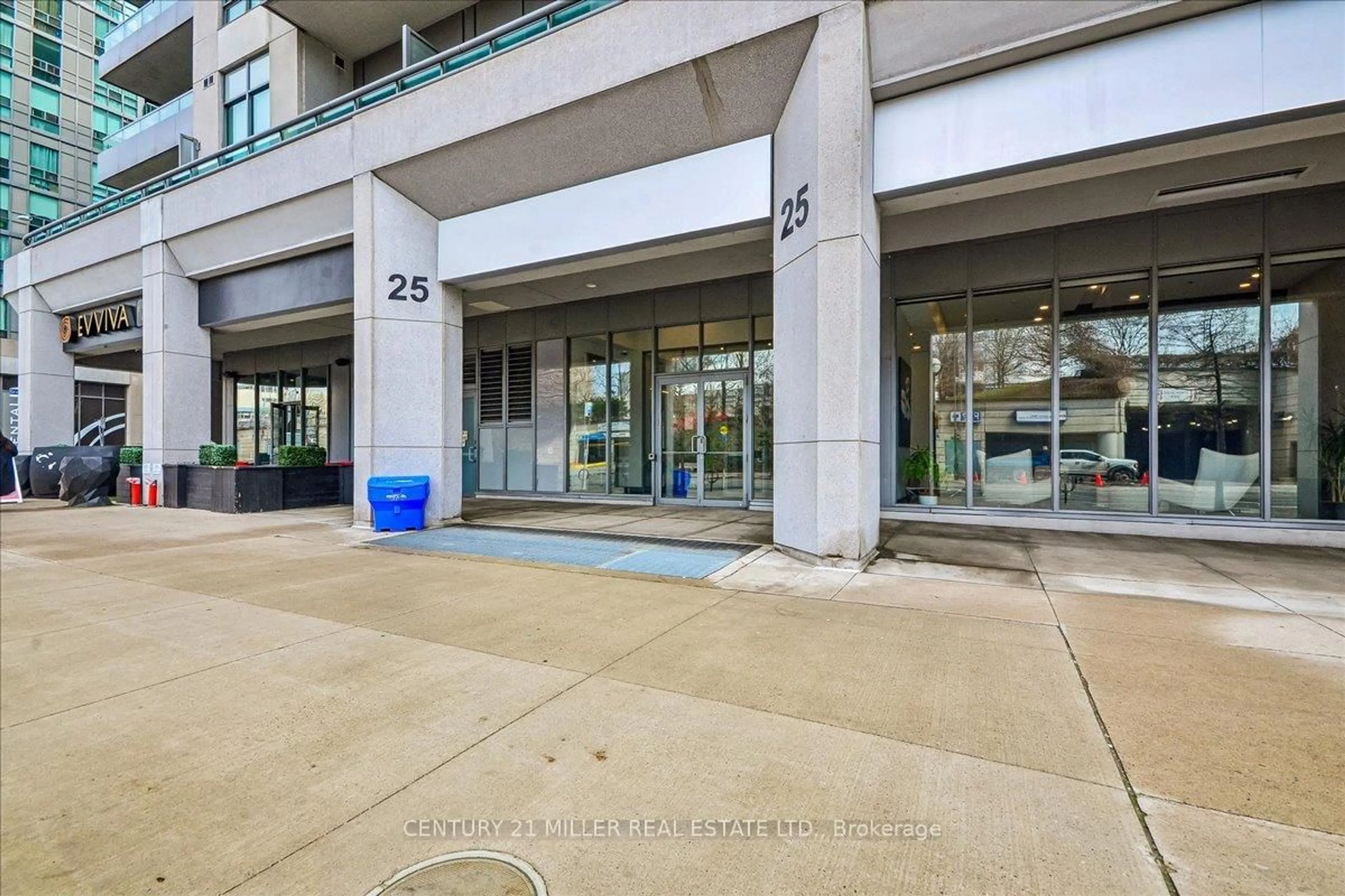 Indoor foyer for 25 Lower Simcoe St #326, Toronto Ontario M5J 3A1