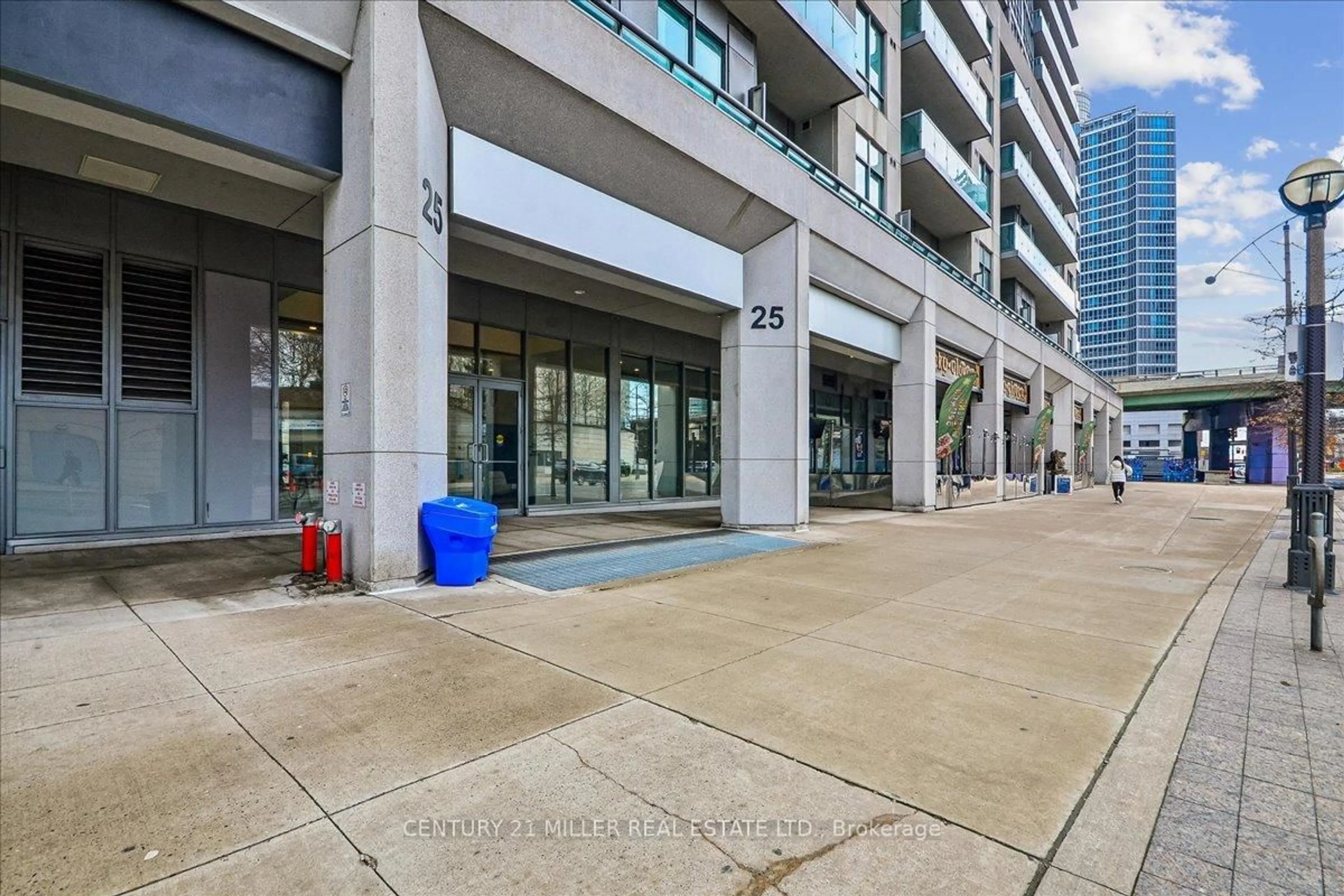 Indoor foyer for 25 Lower Simcoe St #326, Toronto Ontario M5J 3A1