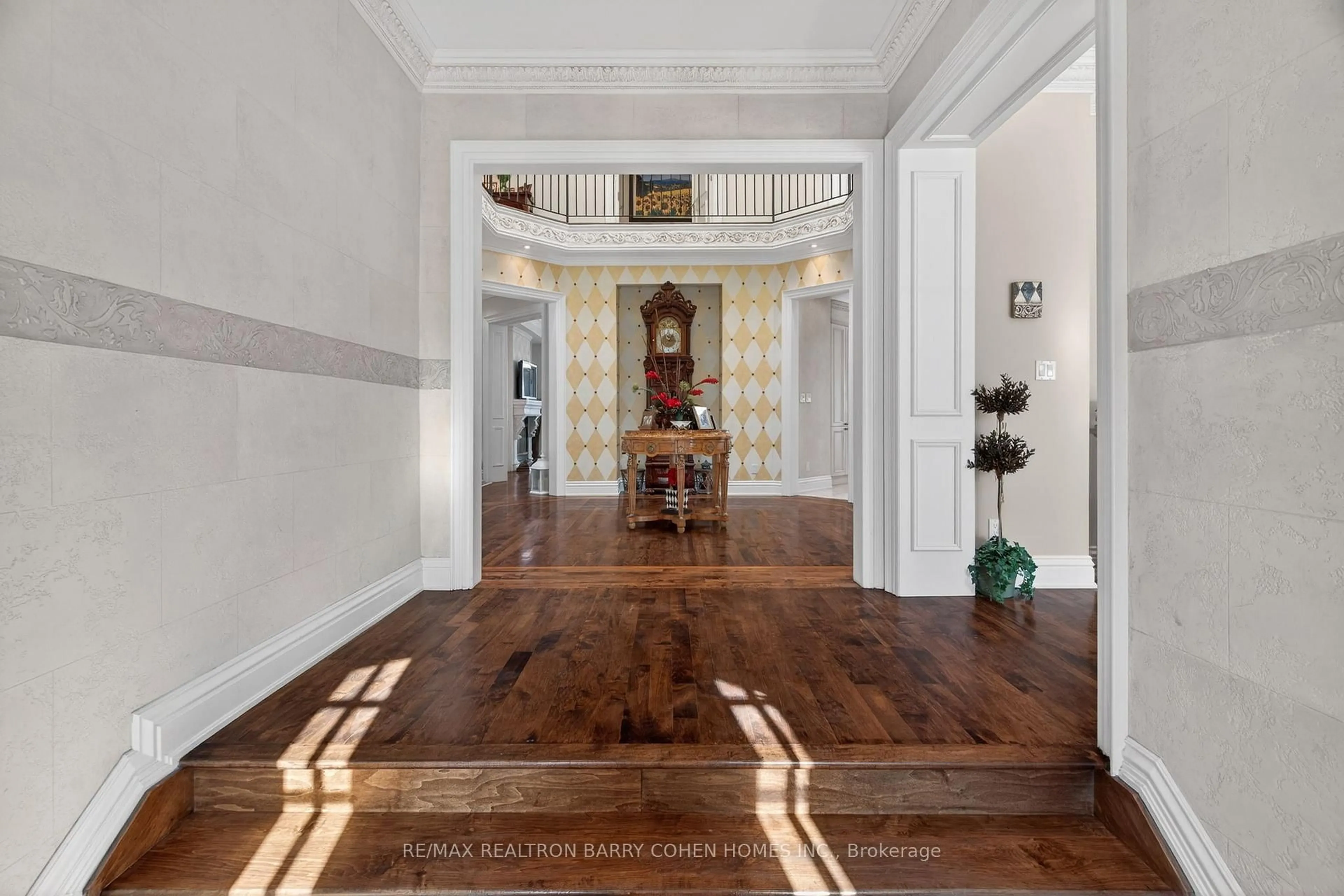 Indoor foyer for 80 Owen Blvd, Toronto Ontario M2P 1G3