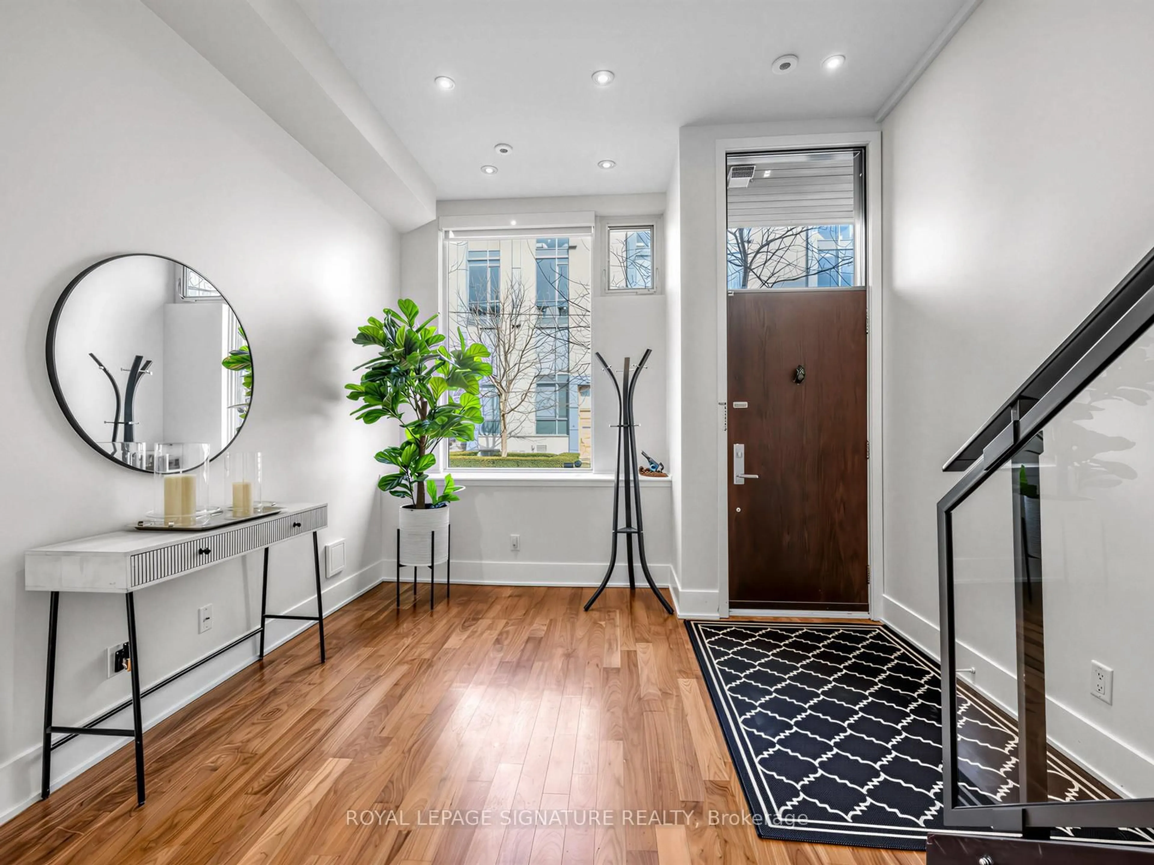 Indoor entryway for 845 Richmond St, Toronto Ontario M6J 1E2