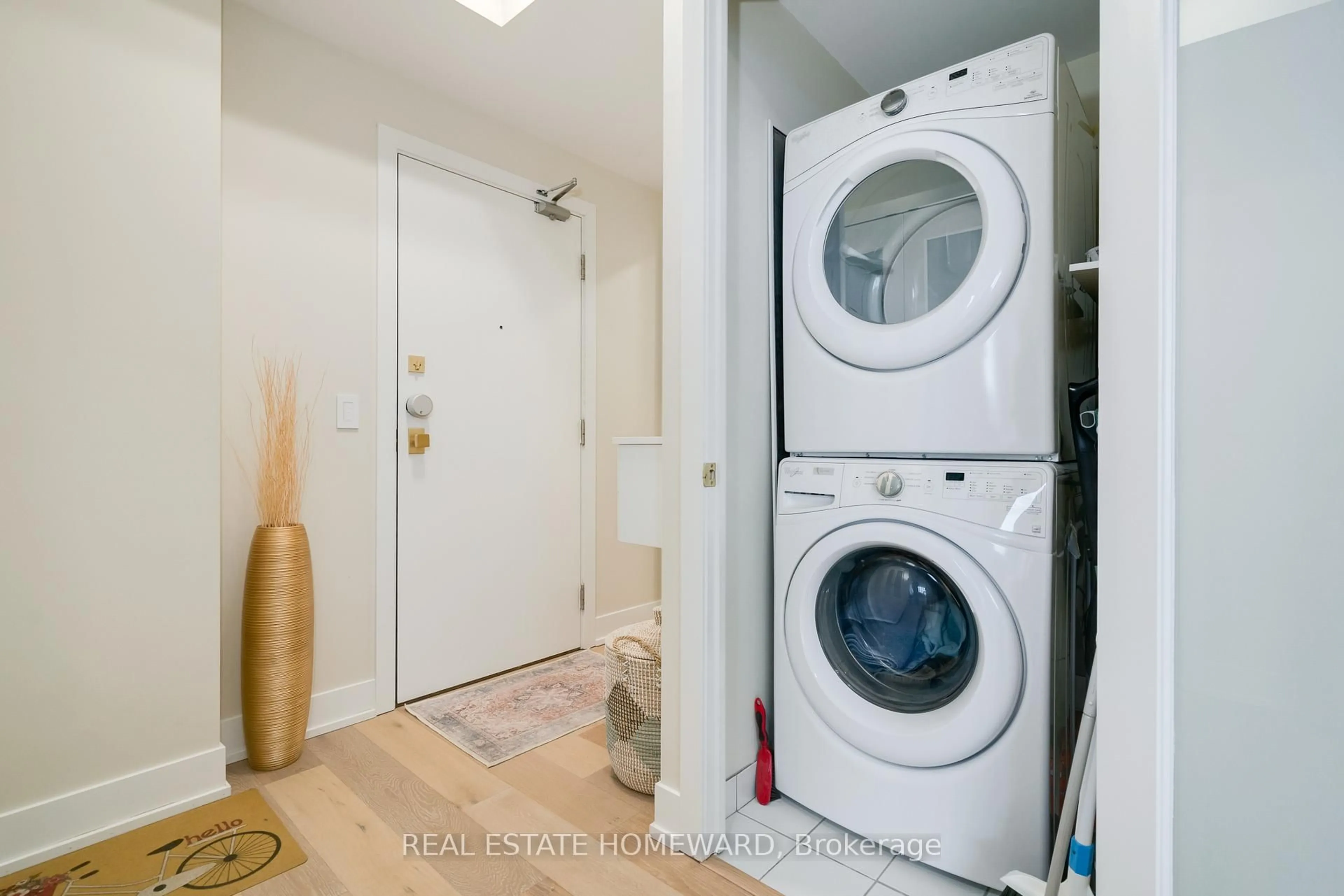 Laundry room for 68 Merton St #LPH03, Toronto Ontario M4S 1A1