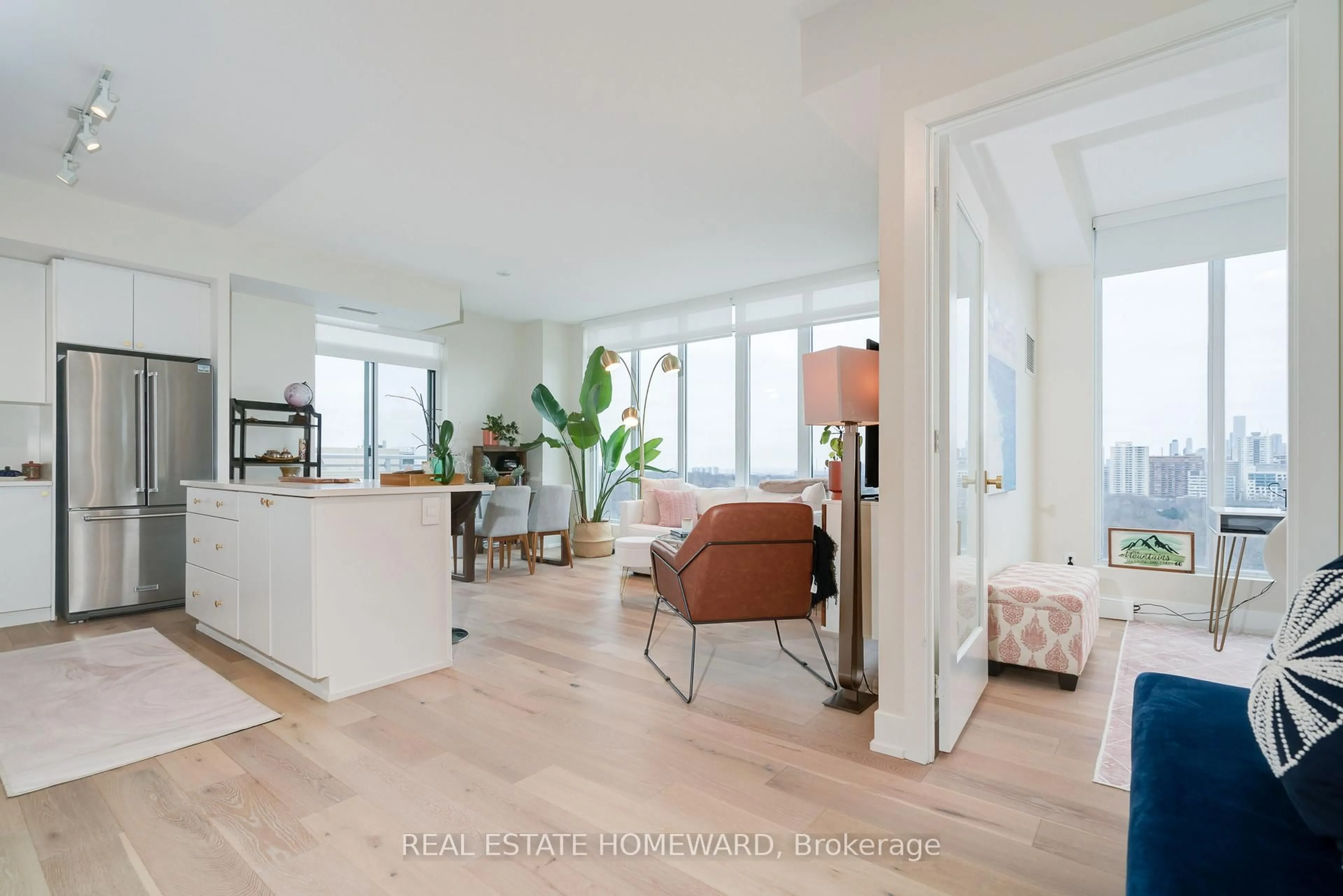 Living room with furniture, unknown for 68 Merton St #LPH03, Toronto Ontario M4S 1A1