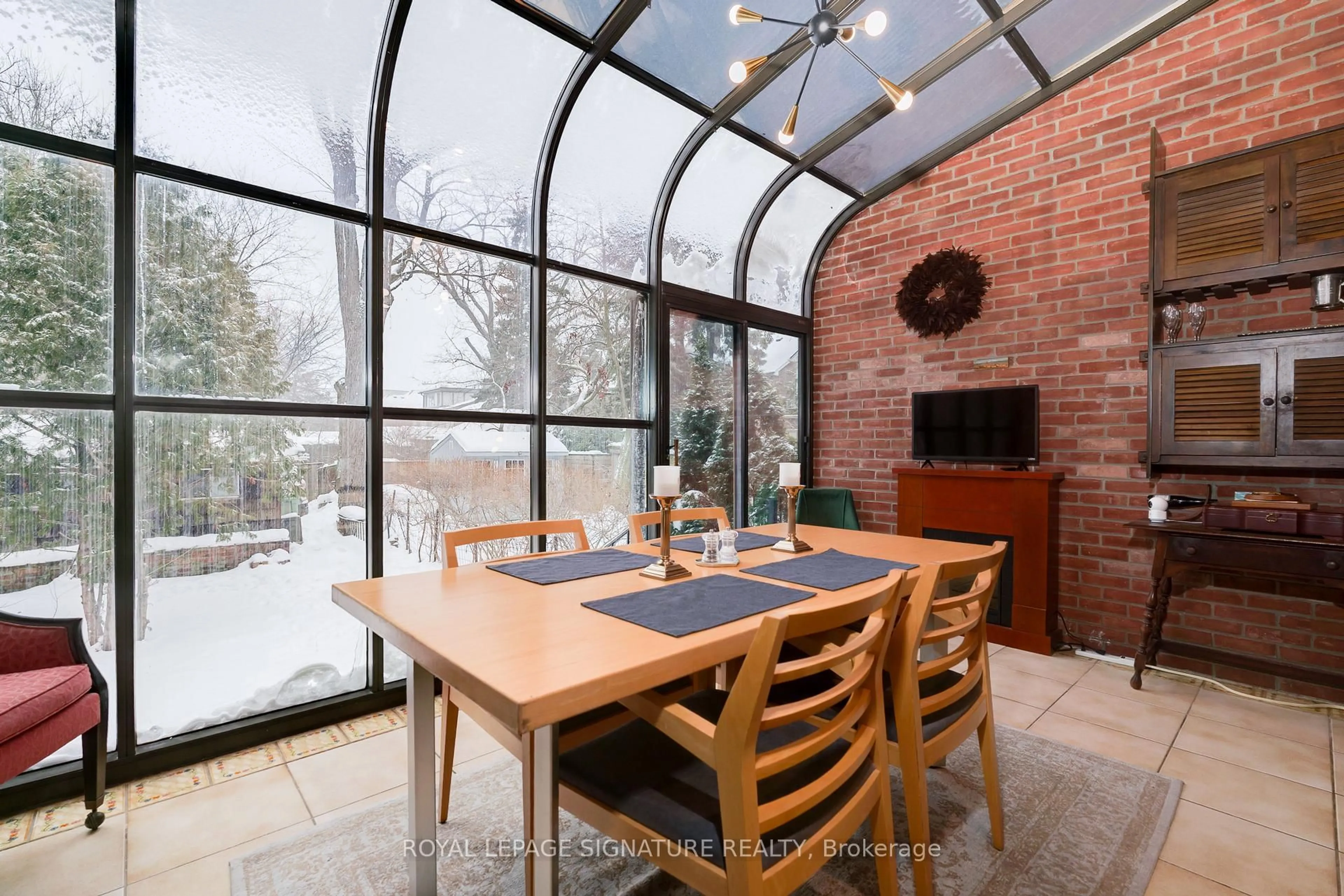 Patio, street for 1089 Mt Pleasant Rd, Toronto Ontario M4P 2M7