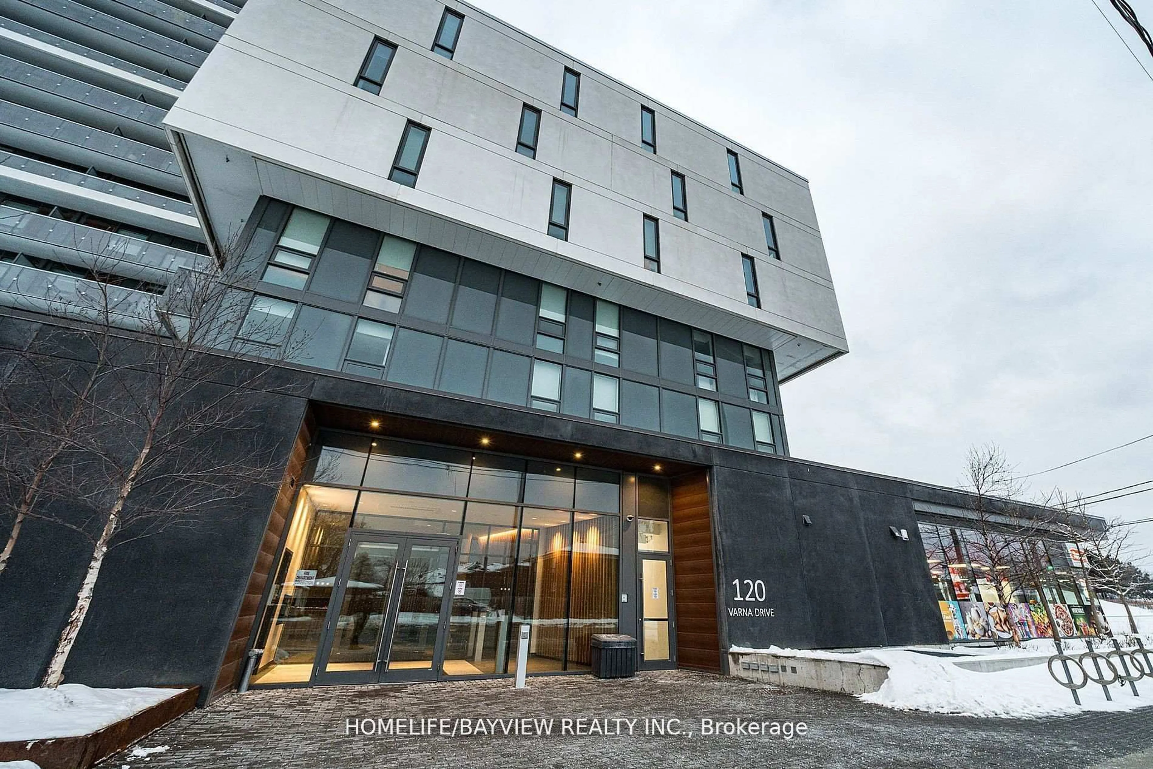 Indoor foyer for 120 Varna Dr #1212, Toronto Ontario M6A 0B3