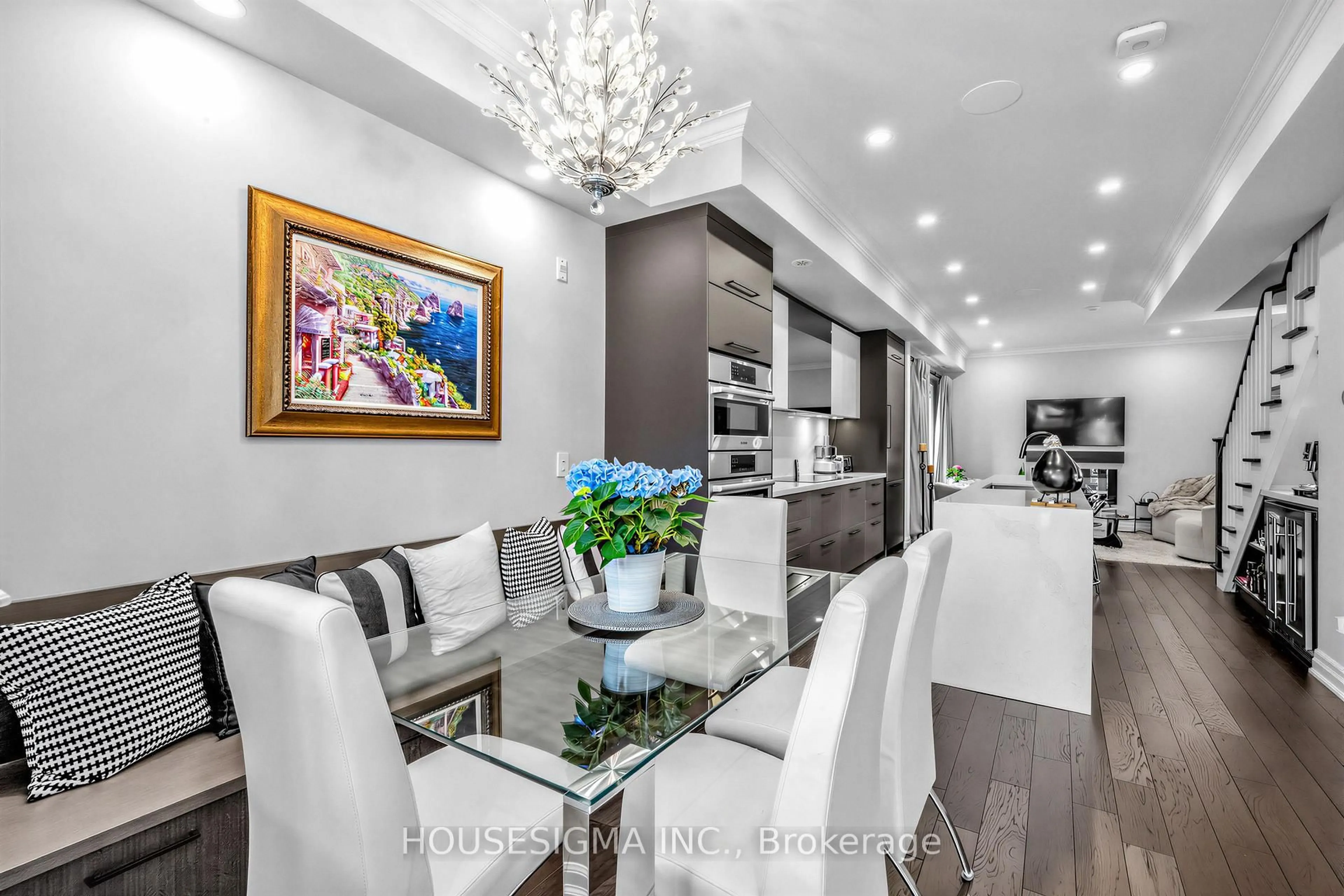 Unknown for 361 Roehampton Ave, Toronto Ontario M4P 1S3