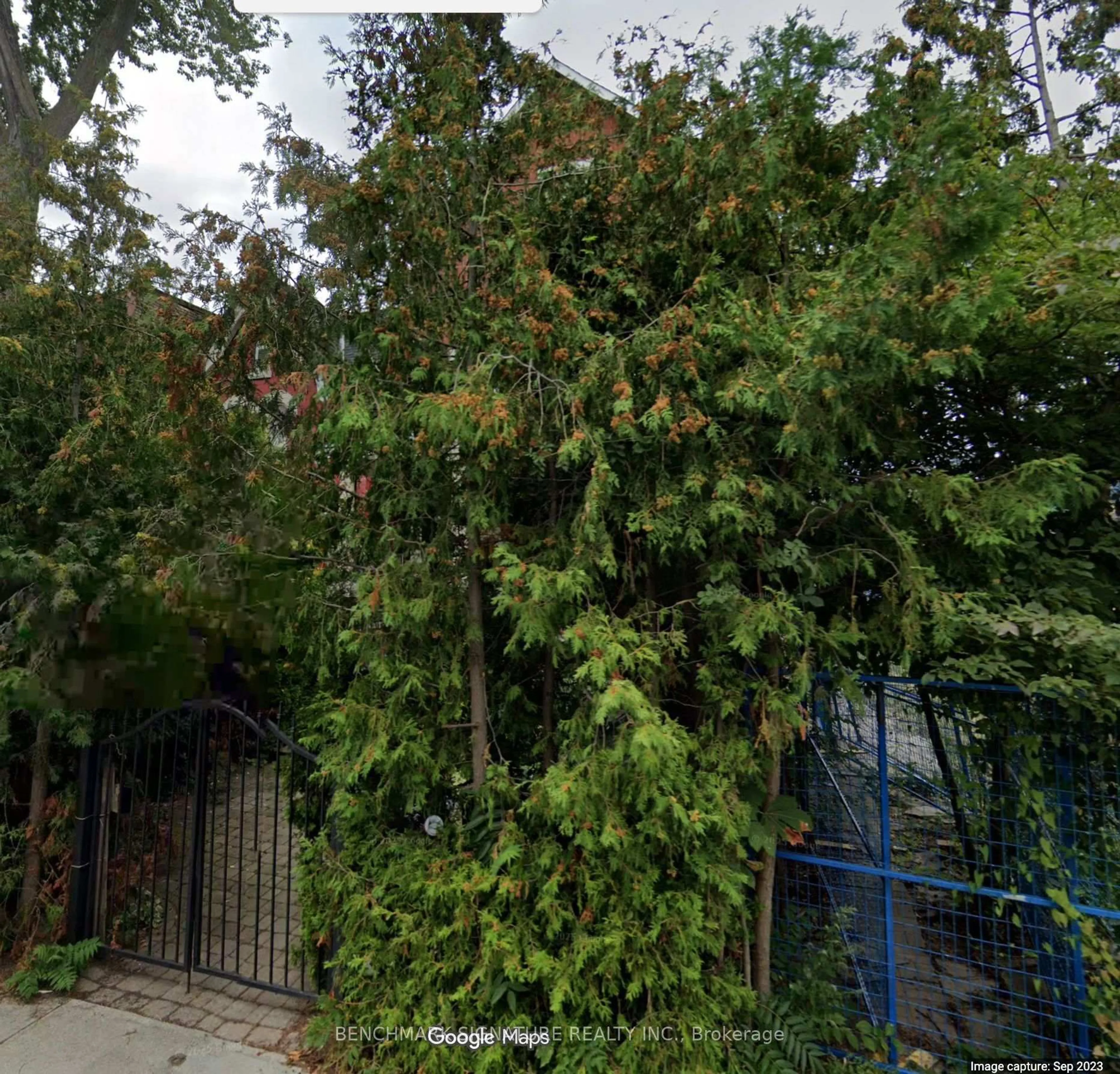 Unknown for 30 Grange Ave, Toronto Ontario M5T 1C7