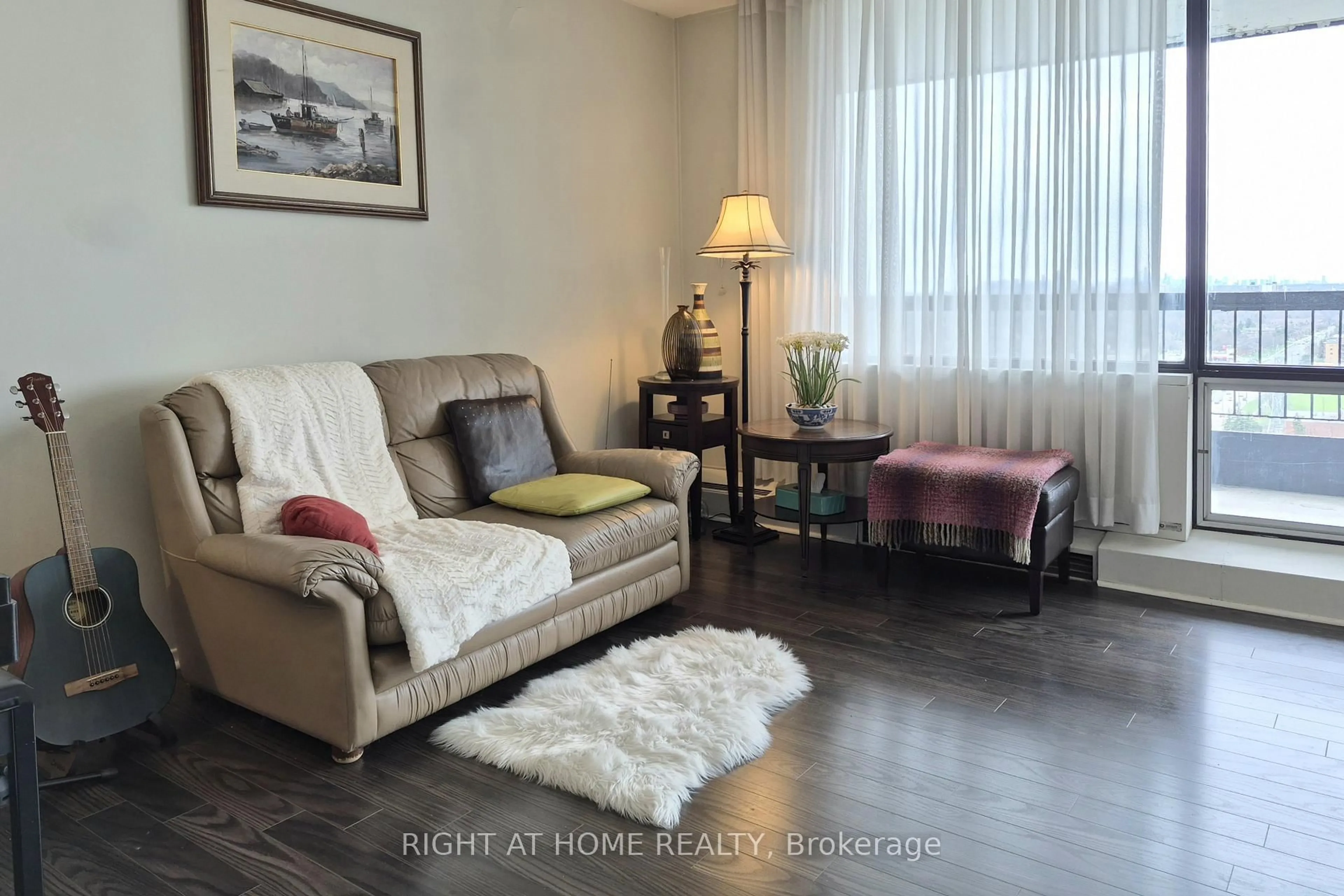Living room with furniture, wood/laminate floor for 135 Antibes Dr #2605, Toronto Ontario M2R 2Z1