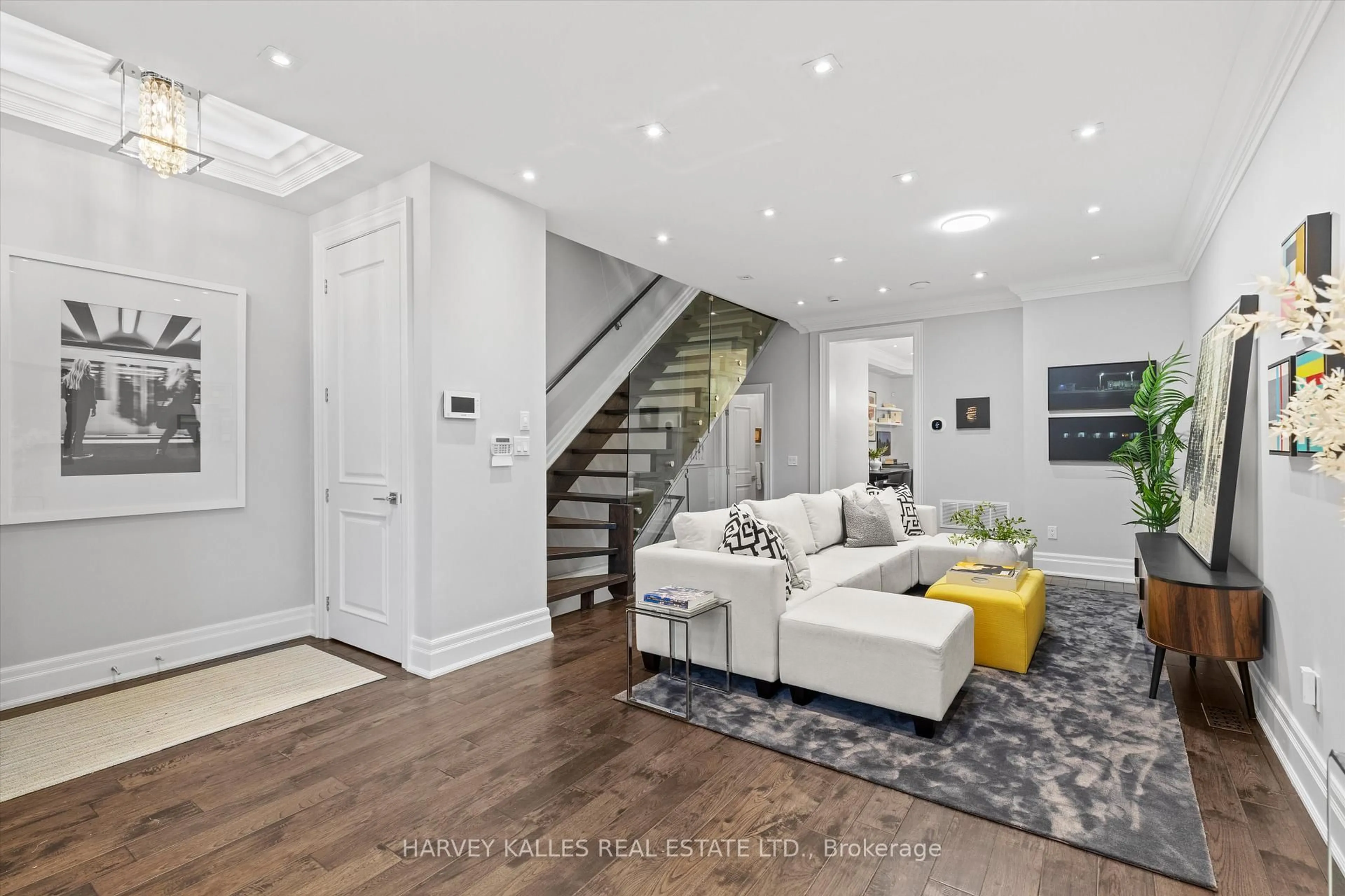 Unknown for 582 Woburn Ave, Toronto Ontario M5M 1L9