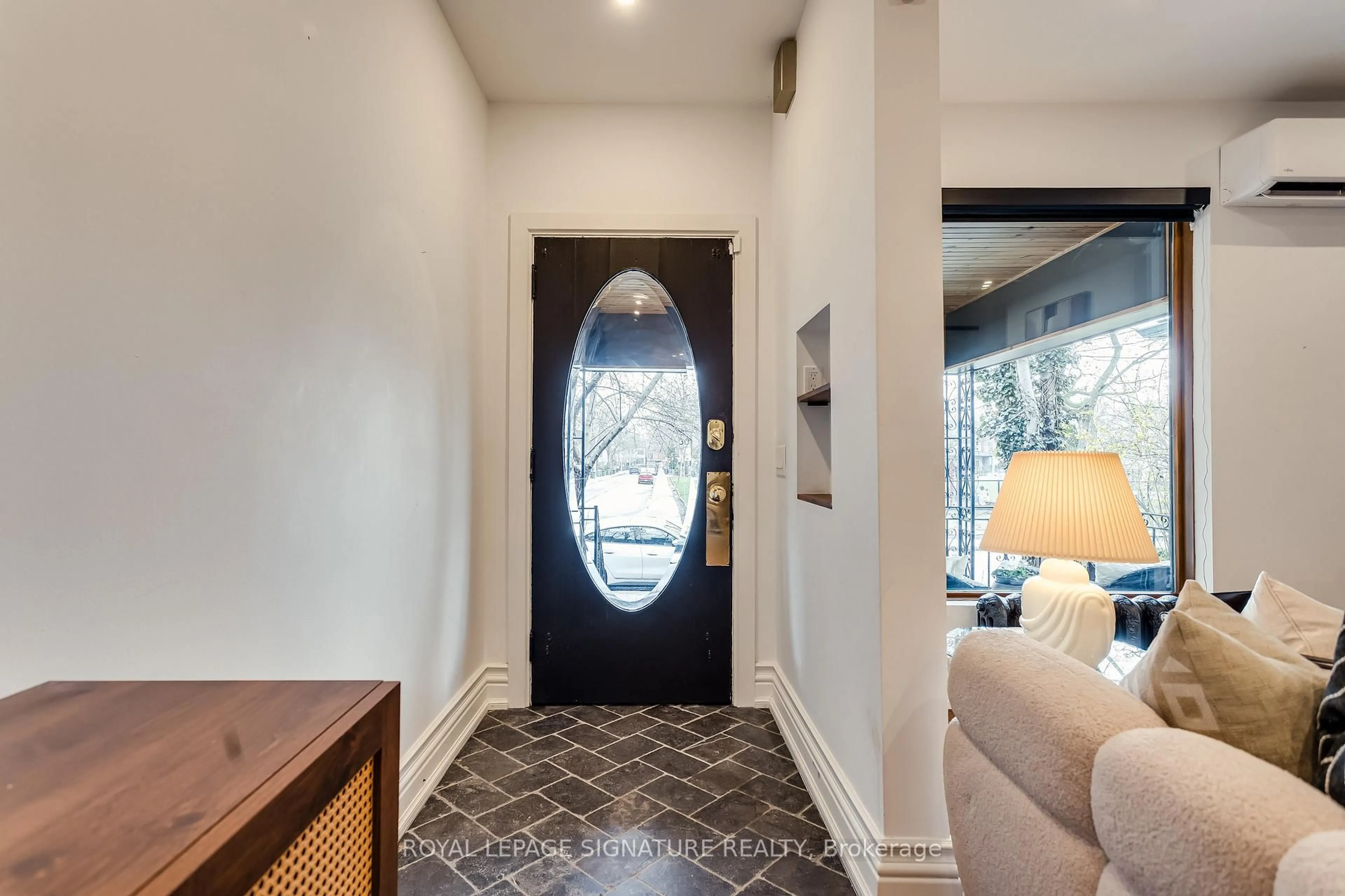 Indoor entryway for 88 Grace St, Toronto Ontario M6J 2S2