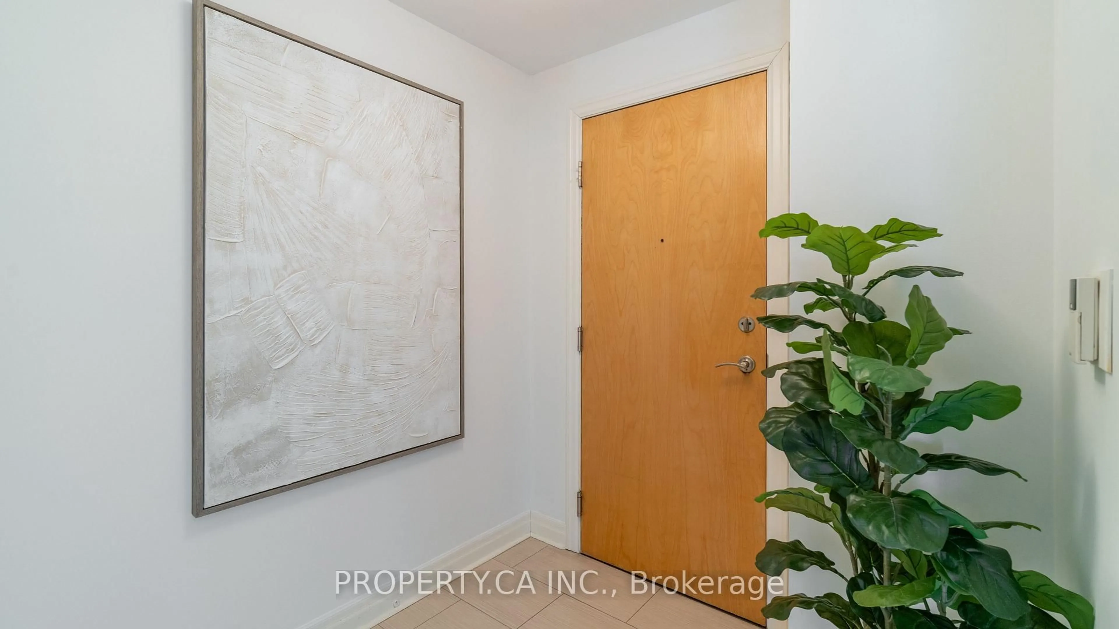 Indoor entryway for 188 Doris Ave #1115, Toronto Ontario M2N 6Z5