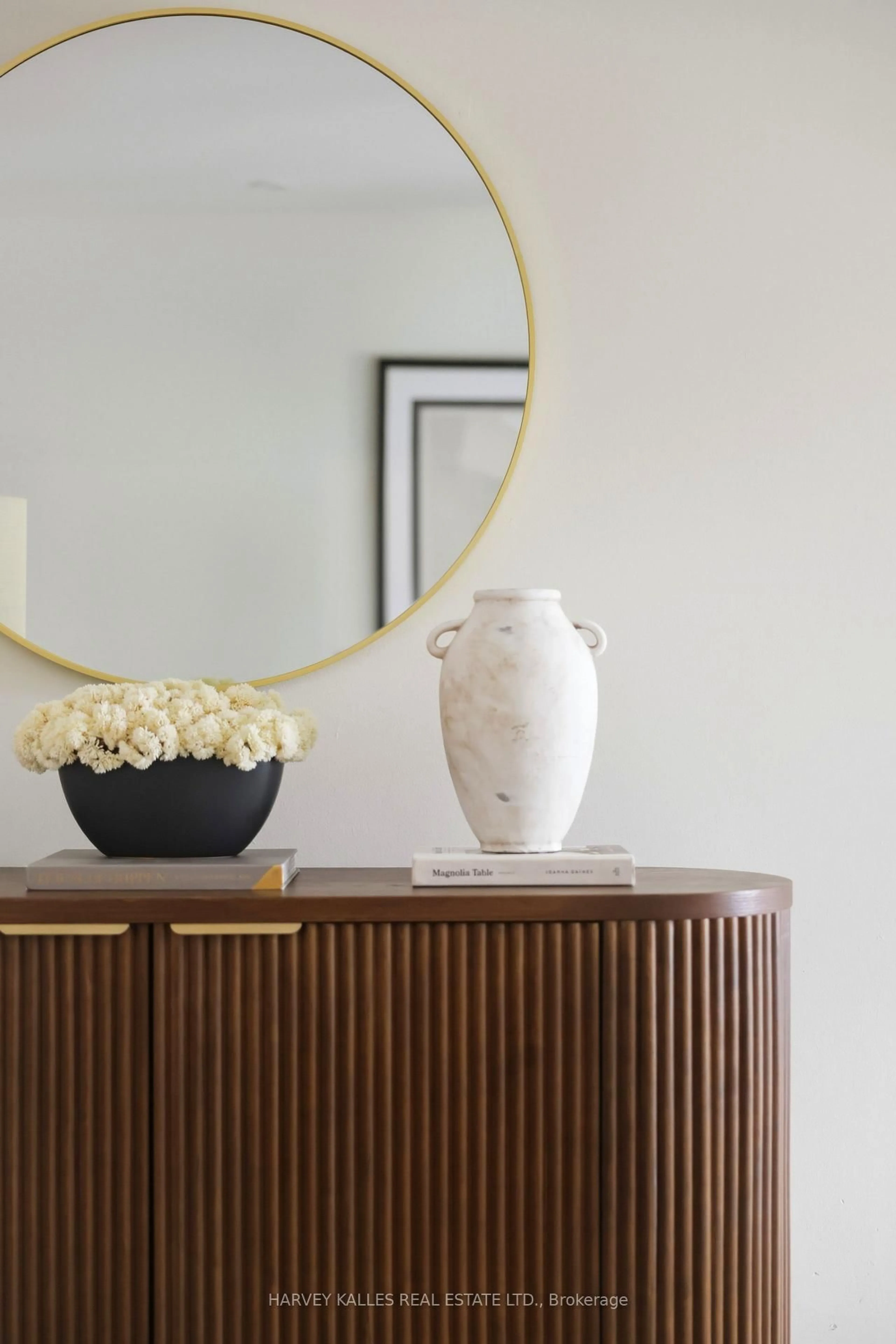 Indoor entryway for 683 Hillsdale Ave, Toronto Ontario M4S 1V4