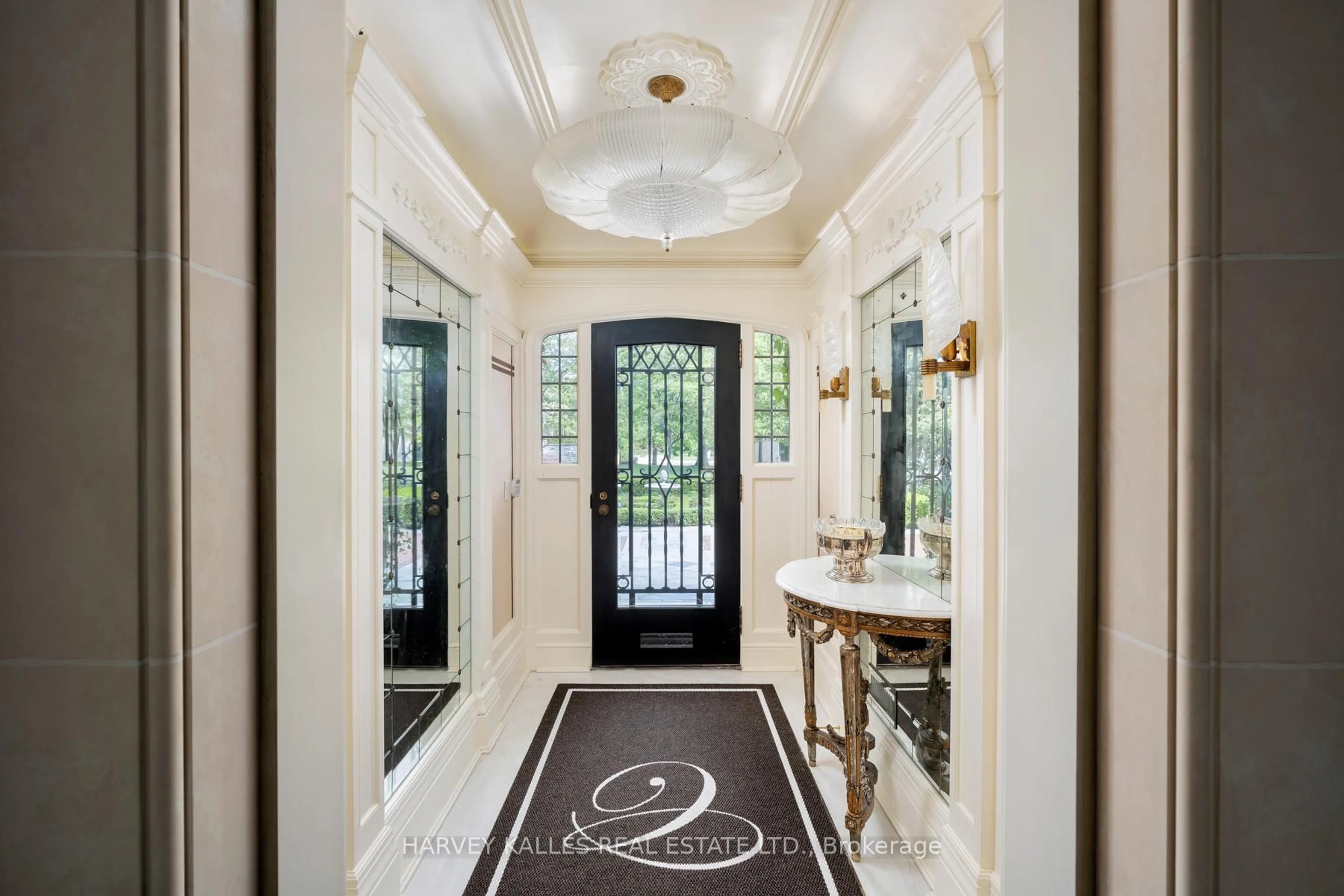 Indoor entryway for 175 Teddington Park Ave, Toronto Ontario M4N 2C8