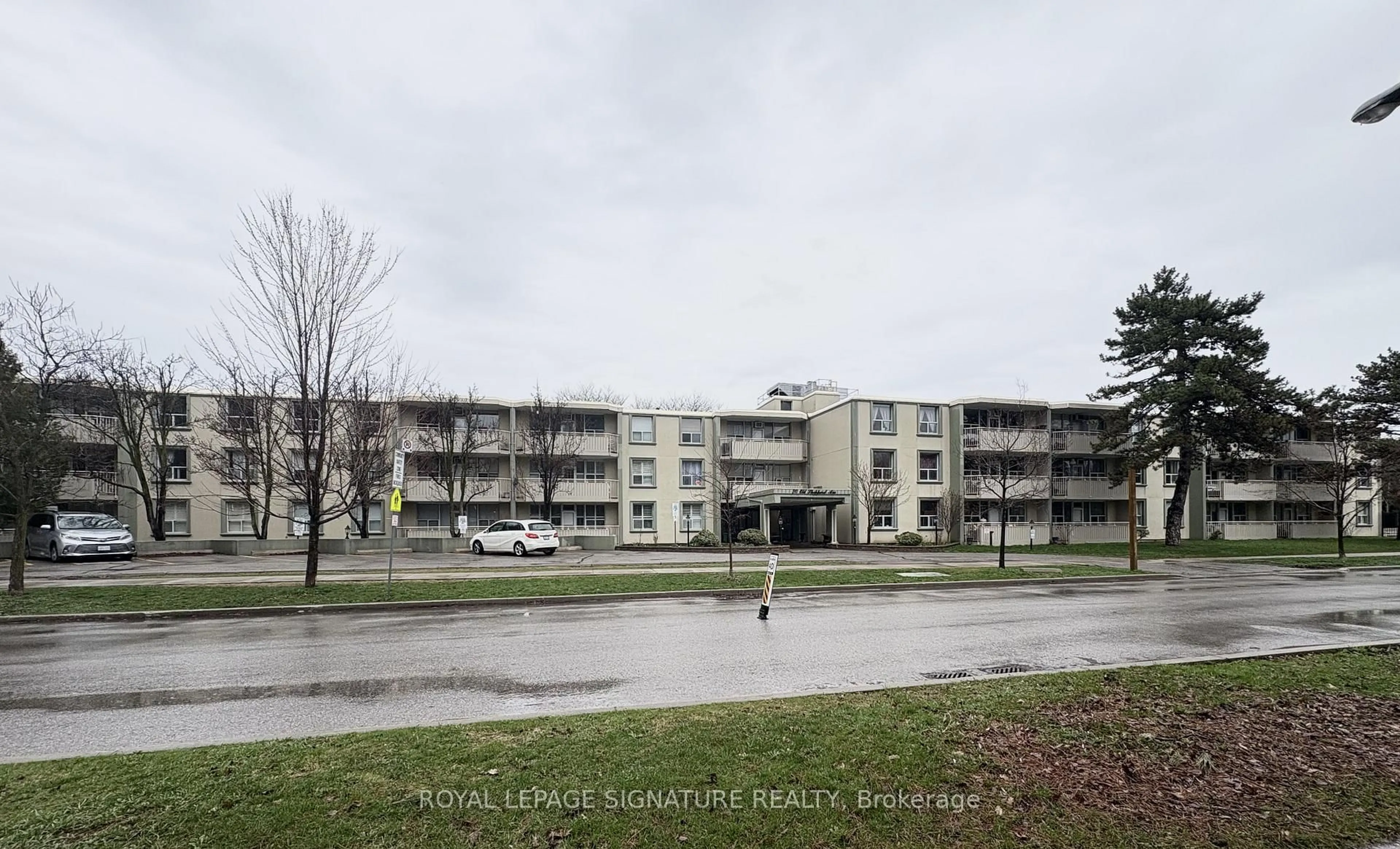 Blurry image for 70 Old Sheppard Ave #112, Toronto Ontario M2J 3L6