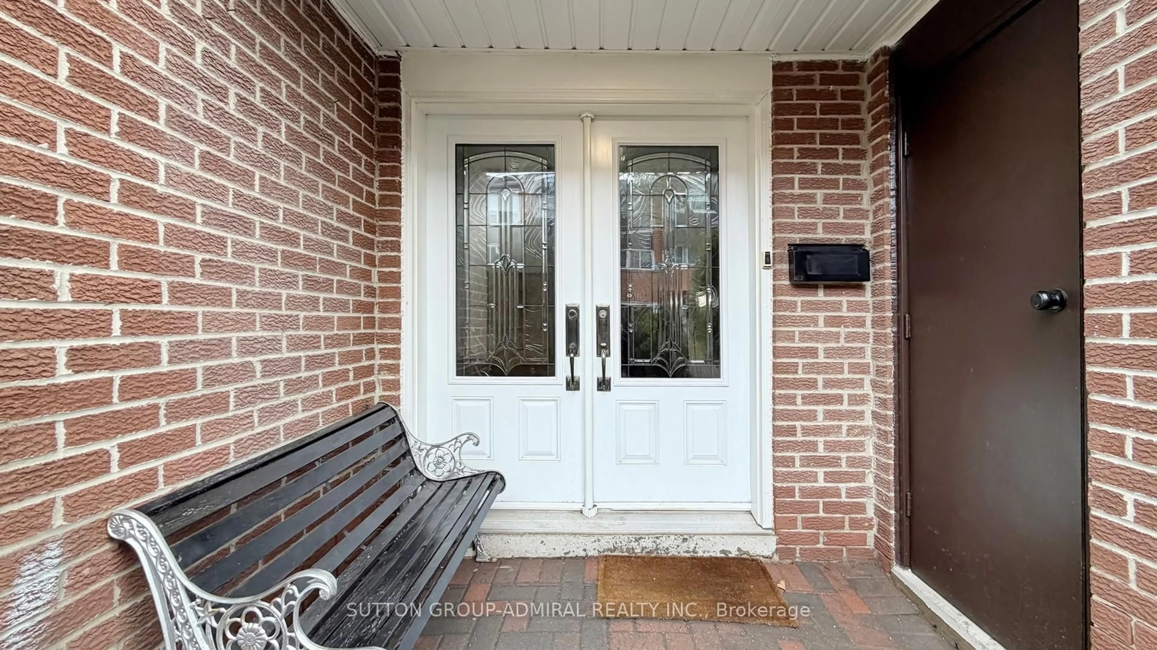Indoor entryway for 4 Dove Hawk Way, Toronto Ontario M2R 3M2