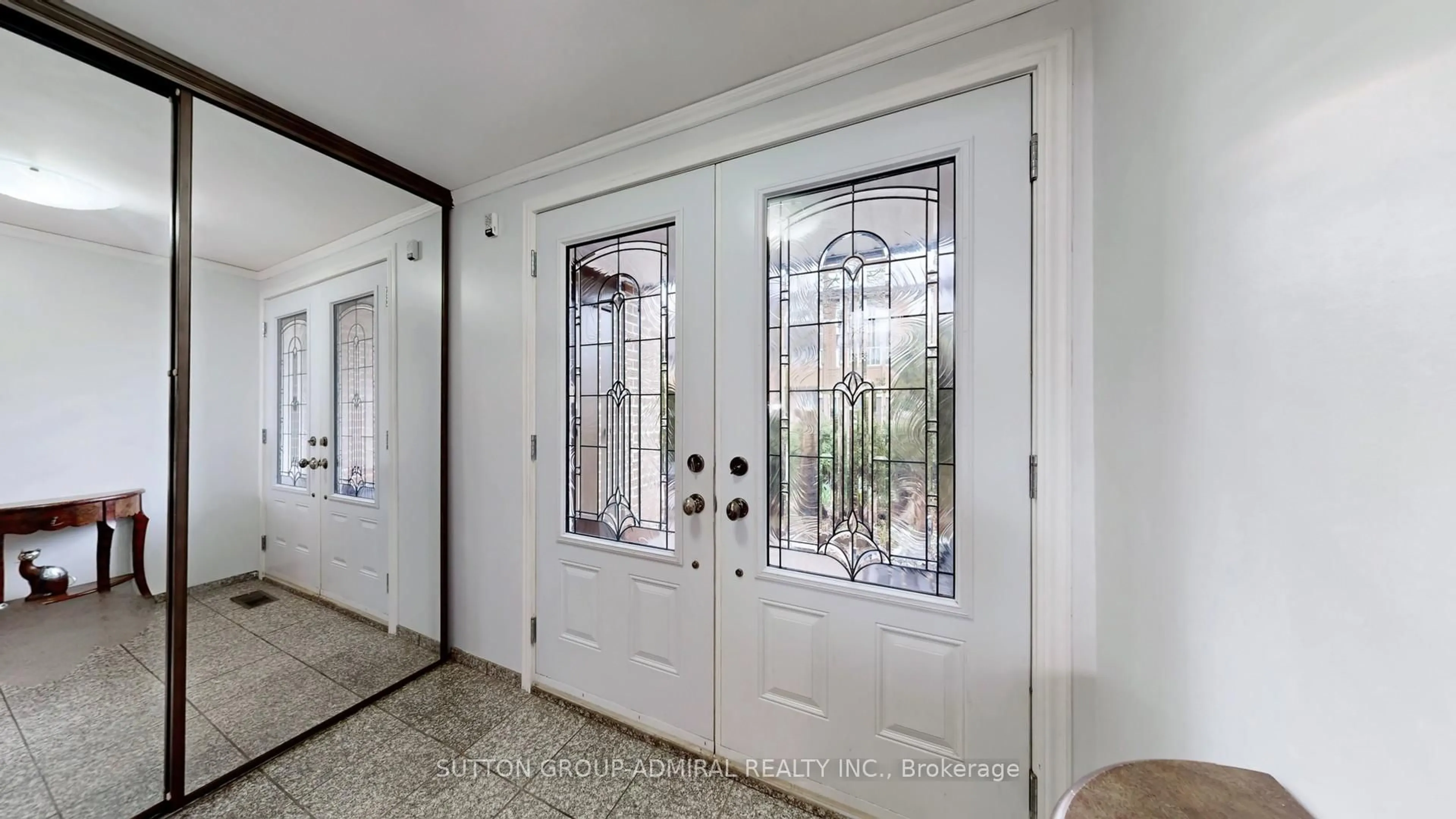 Indoor entryway for 4 Dove Hawk Way, Toronto Ontario M2R 3M2