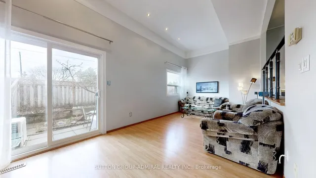 4 Dove Hawk Way, Toronto 5