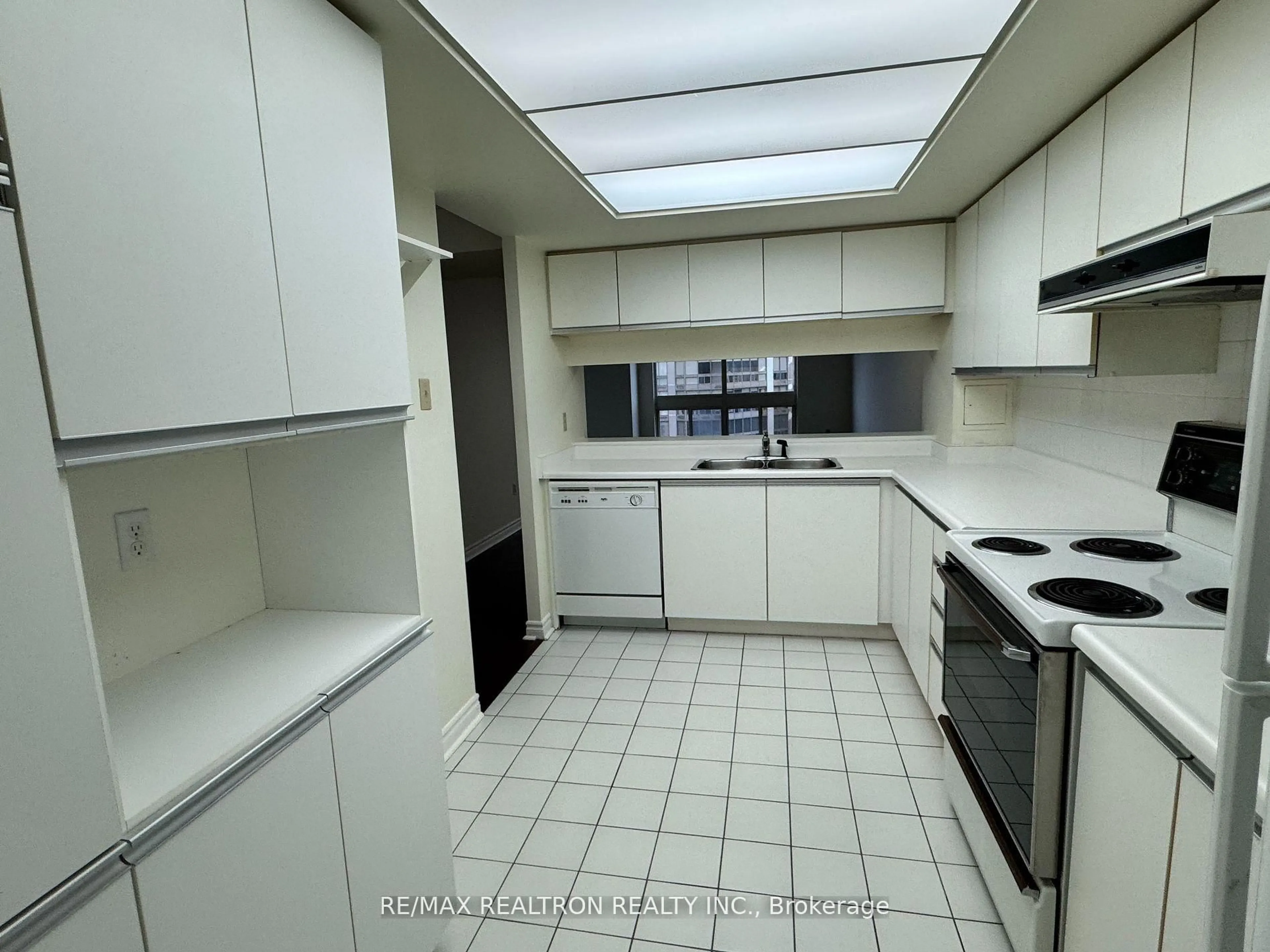 Standard kitchen, unknown for 5 Kenneth Ave #1706, Toronto Ontario M2N 6M7