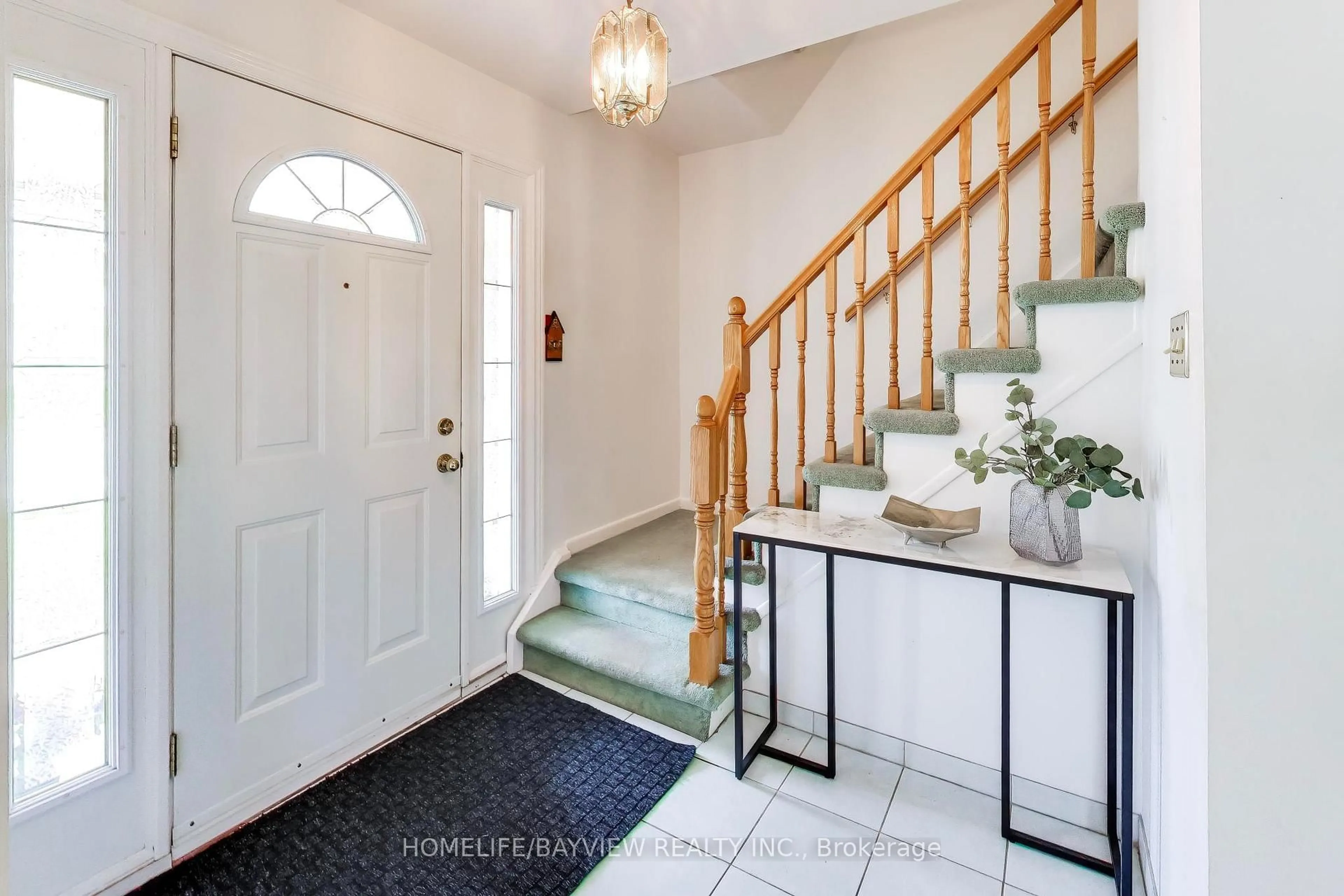 Indoor entryway for 37 Beveridge Dr, Toronto Ontario M3A 1P1