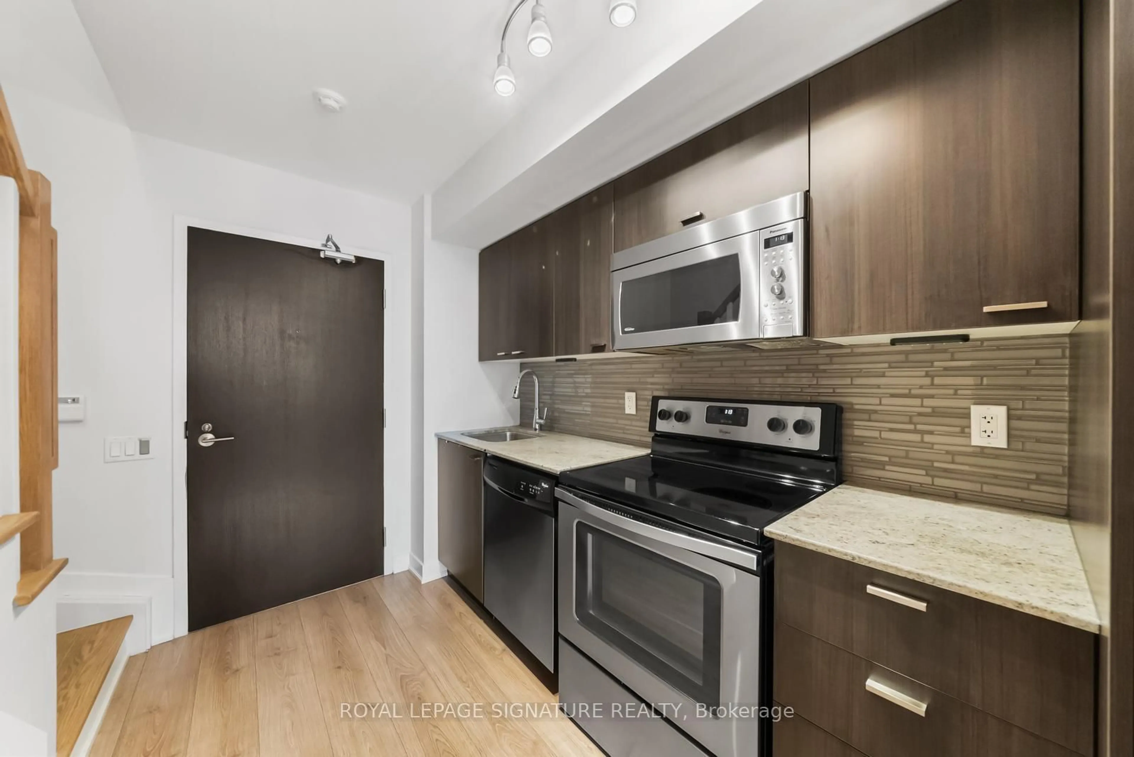Standard kitchen, unknown for 775 King St #425, Toronto Ontario M5V 2K3