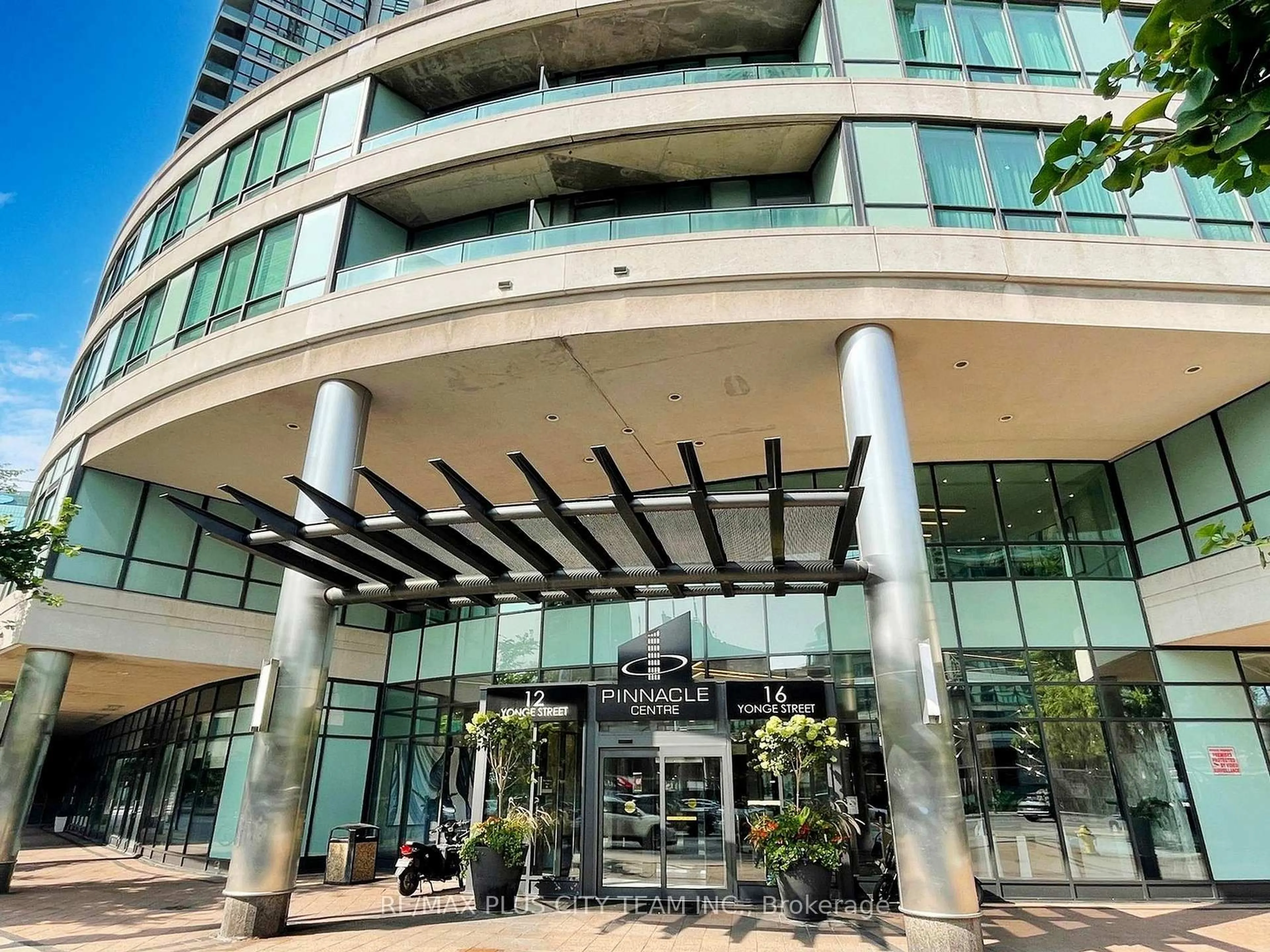 Indoor foyer for 16 Yonge St #502, Toronto Ontario M5E 2A1