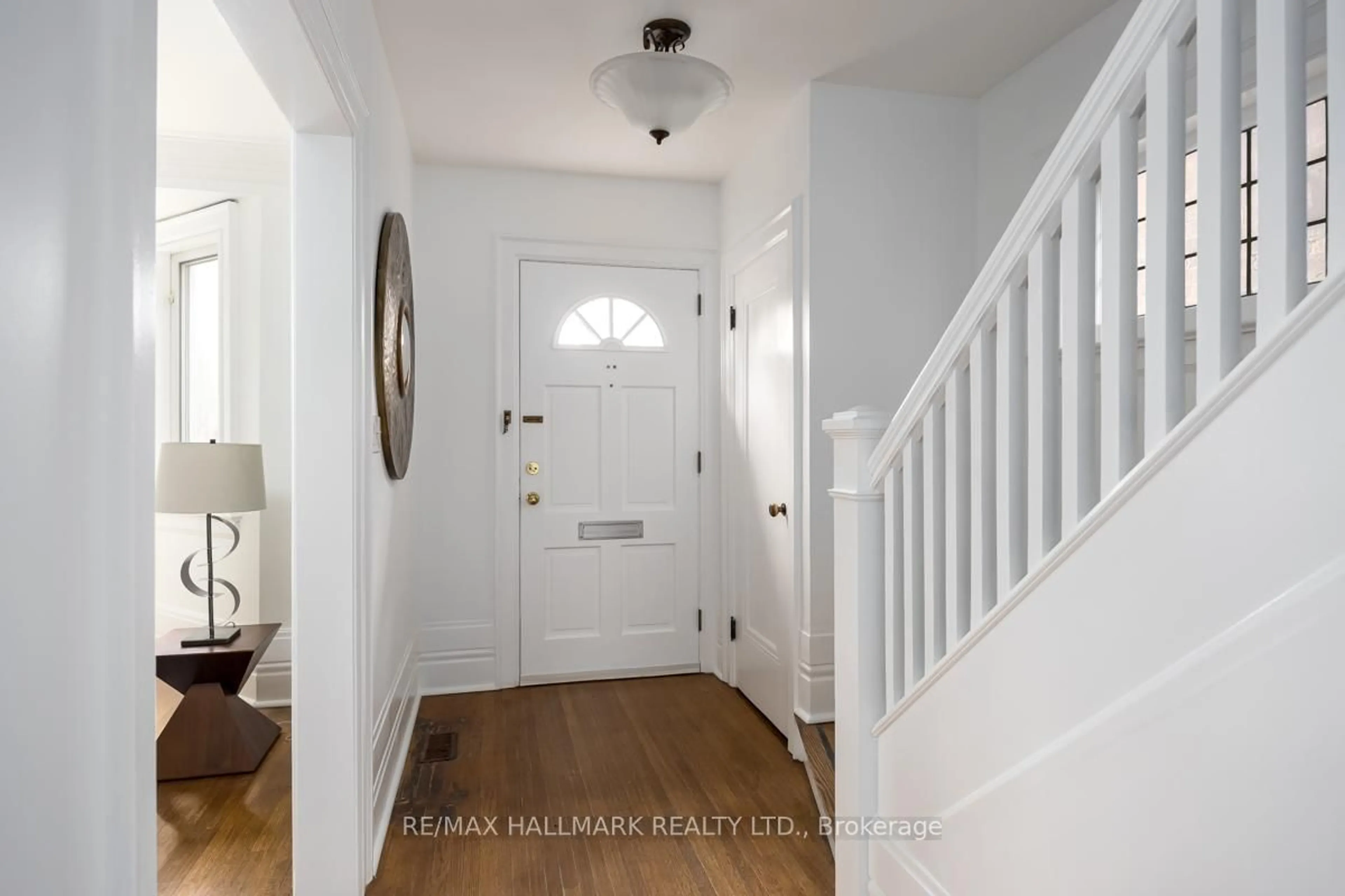 Indoor entryway for 167 Welland Ave, Toronto Ontario M4T 2J6