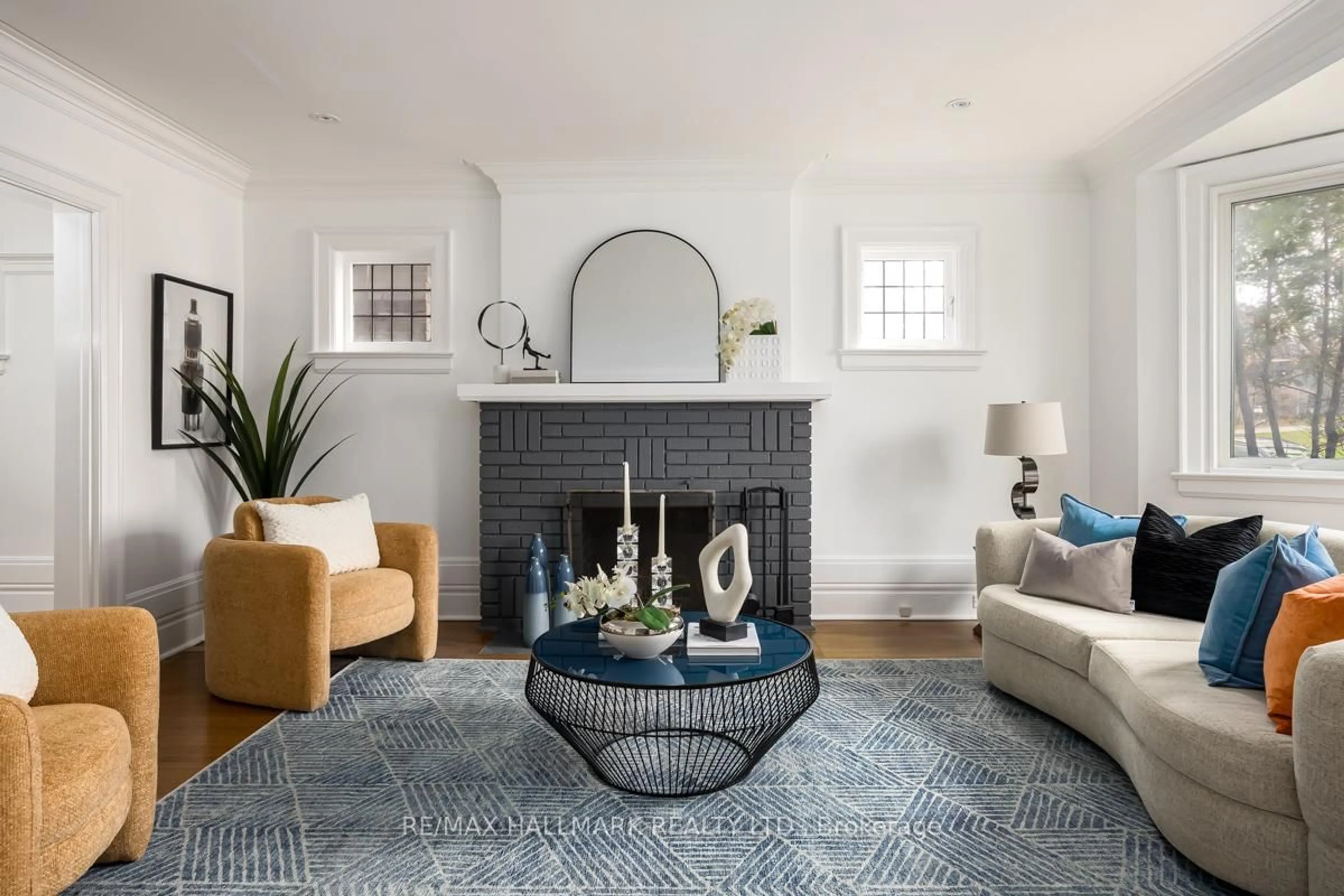 Living room with furniture, unknown for 167 Welland Ave, Toronto Ontario M4T 2J6