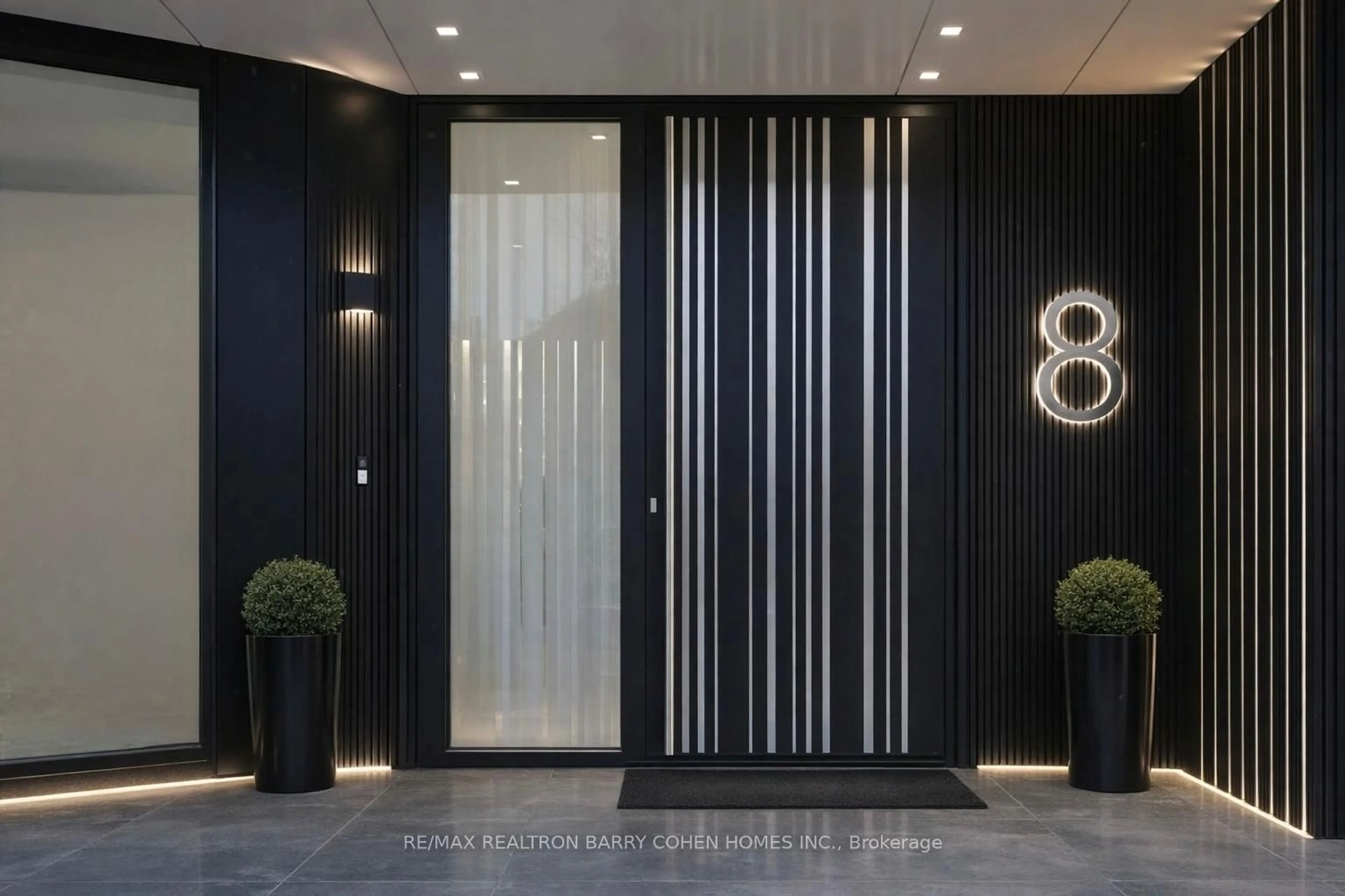 Indoor foyer for 8 Cadmus Rd, Toronto Ontario M2M 2M4