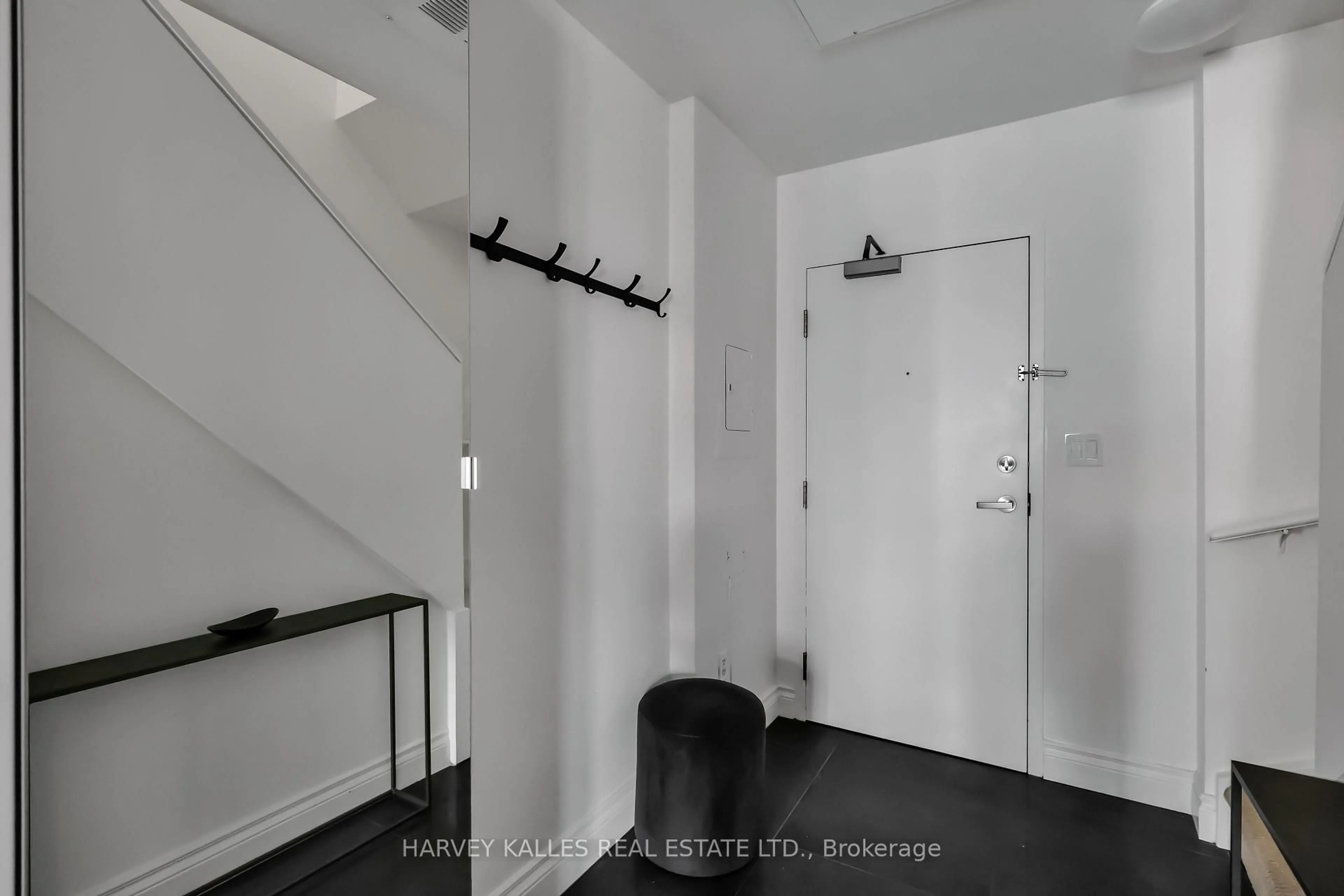 Indoor entryway for 500 Richmond St #Ph29, Toronto Ontario M5V 3N4