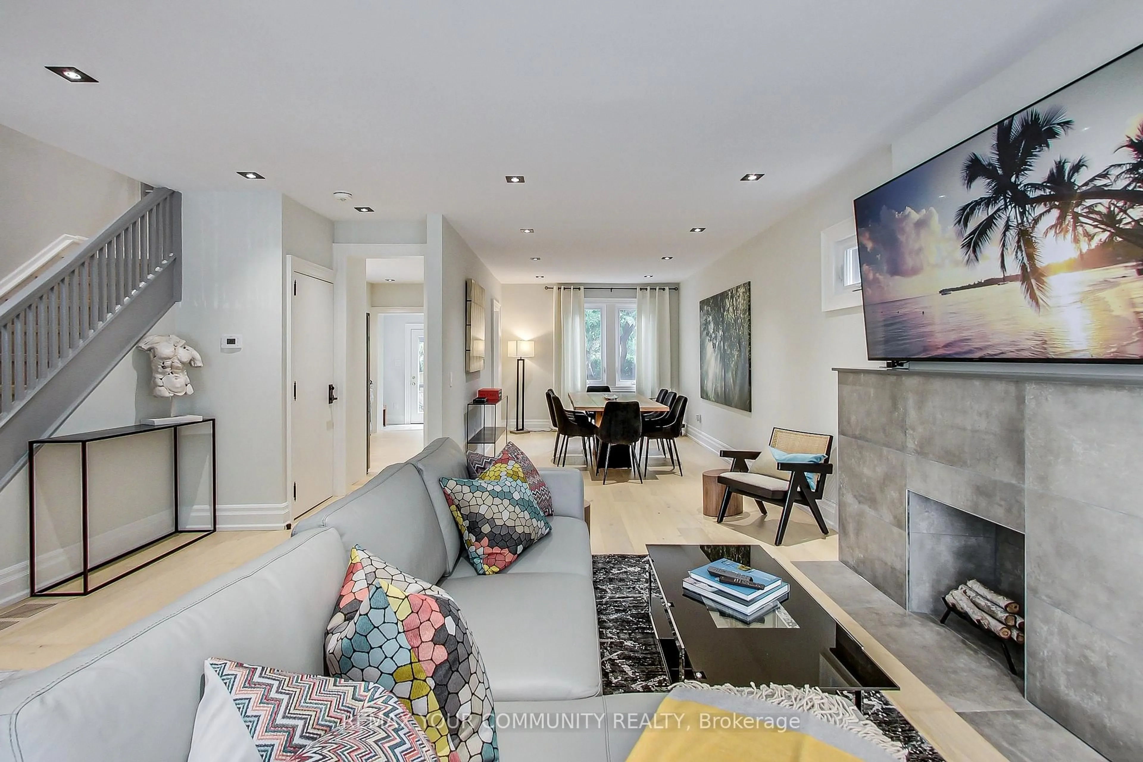 Living room with furniture, unknown for 47 Soudan Ave, Toronto Ontario M4S 1V5