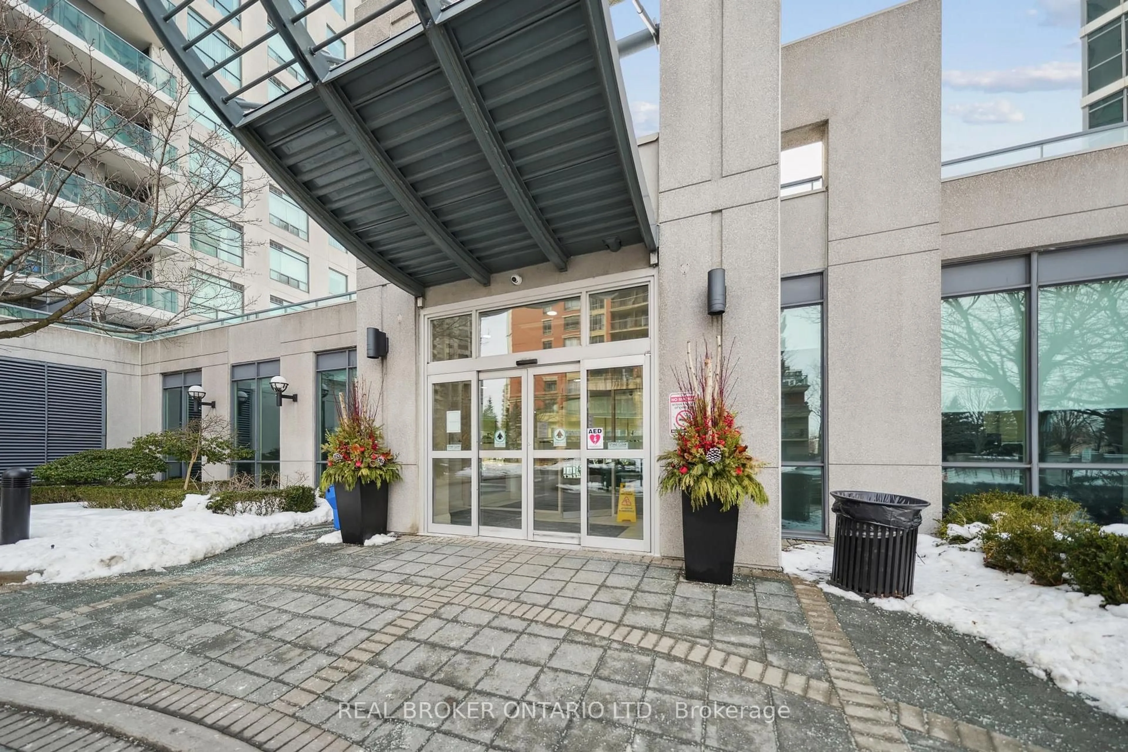 Indoor foyer for 28 Harrison Garden Blvd #808, Toronto Ontario M2N 7B5