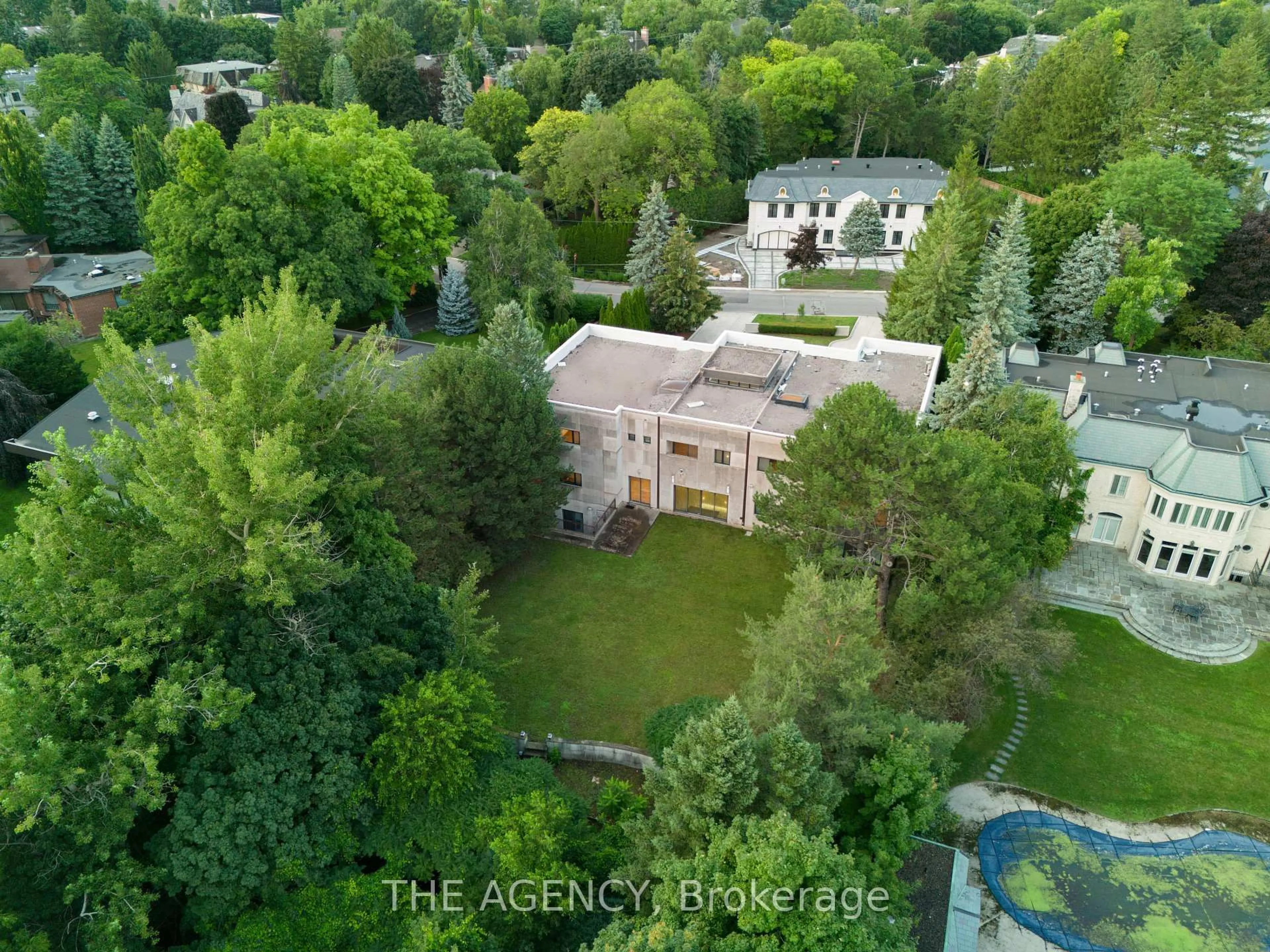 A pic from outside/outdoor area/front of a property/back of a property/a pic from drone, city buildings view from balcony for 23 Bayview Rdge, Toronto Ontario M2L 1E3