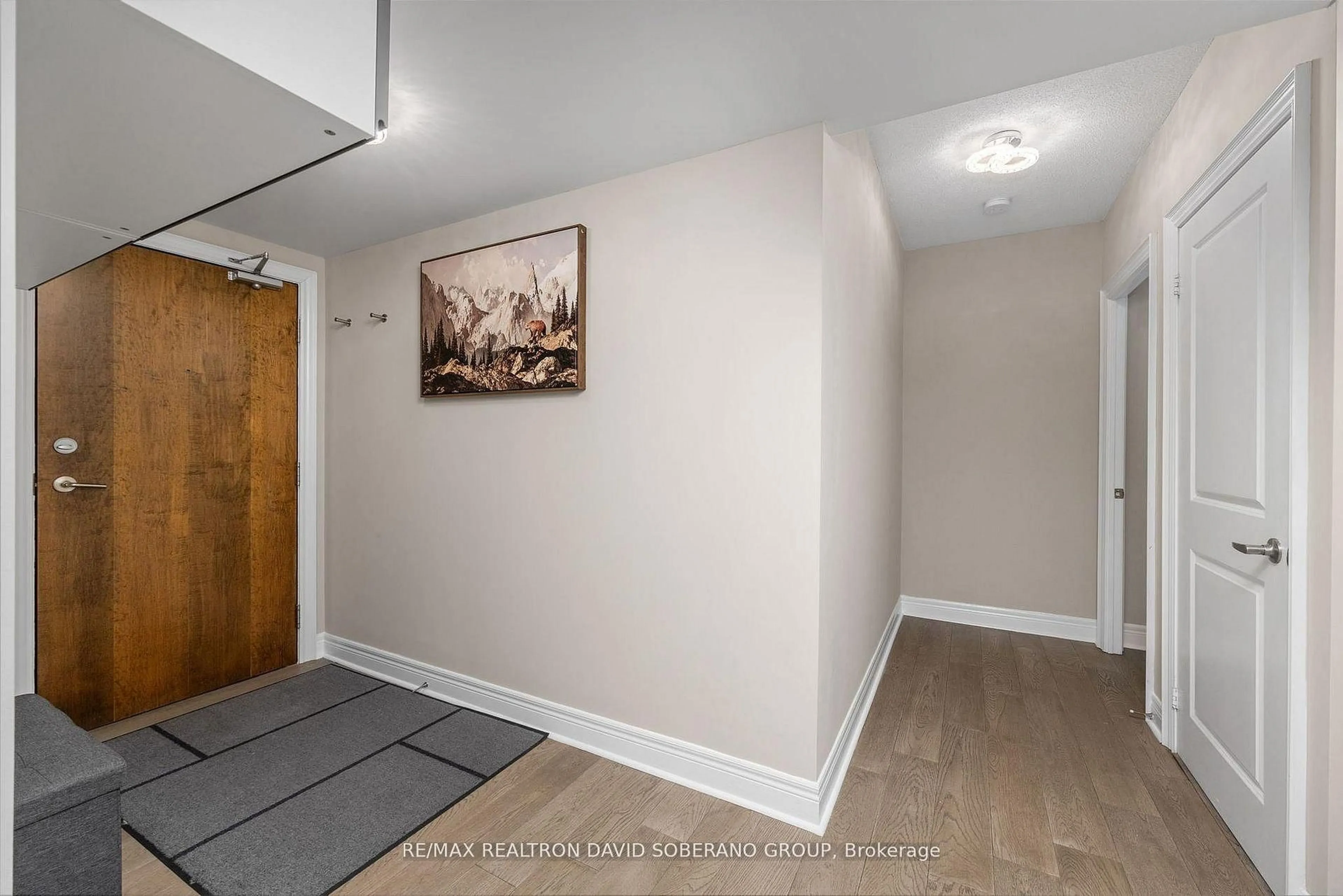 Indoor entryway for 701 Sheppard Ave #315, Toronto Ontario M3H 0B2