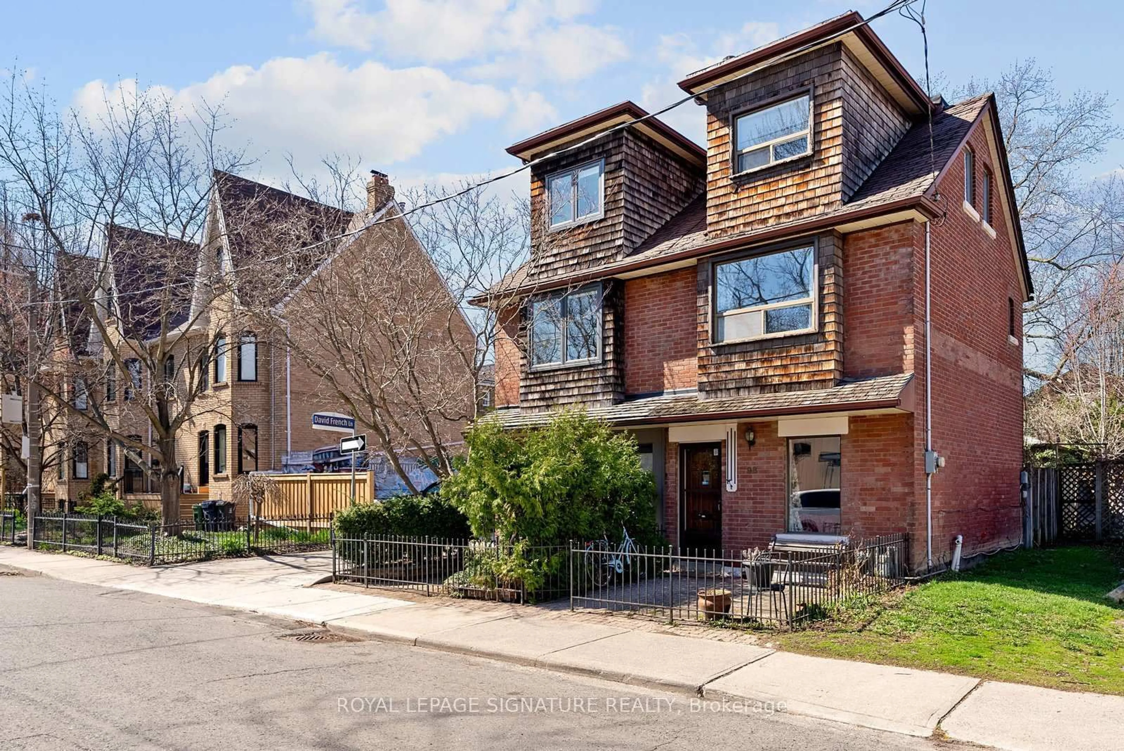 Home with brick exterior material, street for 100 Sussex Ave, Toronto Ontario M5S 1K3