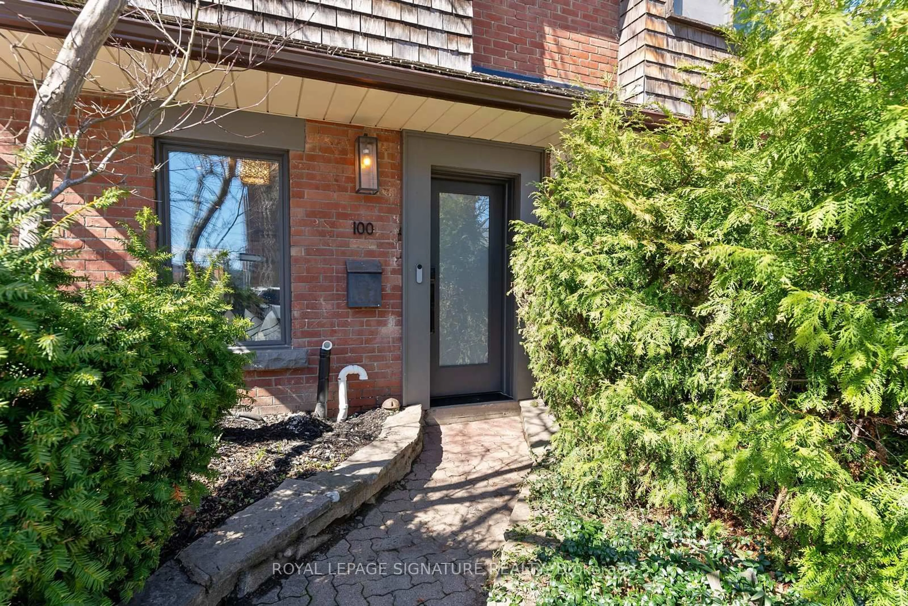 Home with brick exterior material, street for 100 Sussex Ave, Toronto Ontario M5S 1K3