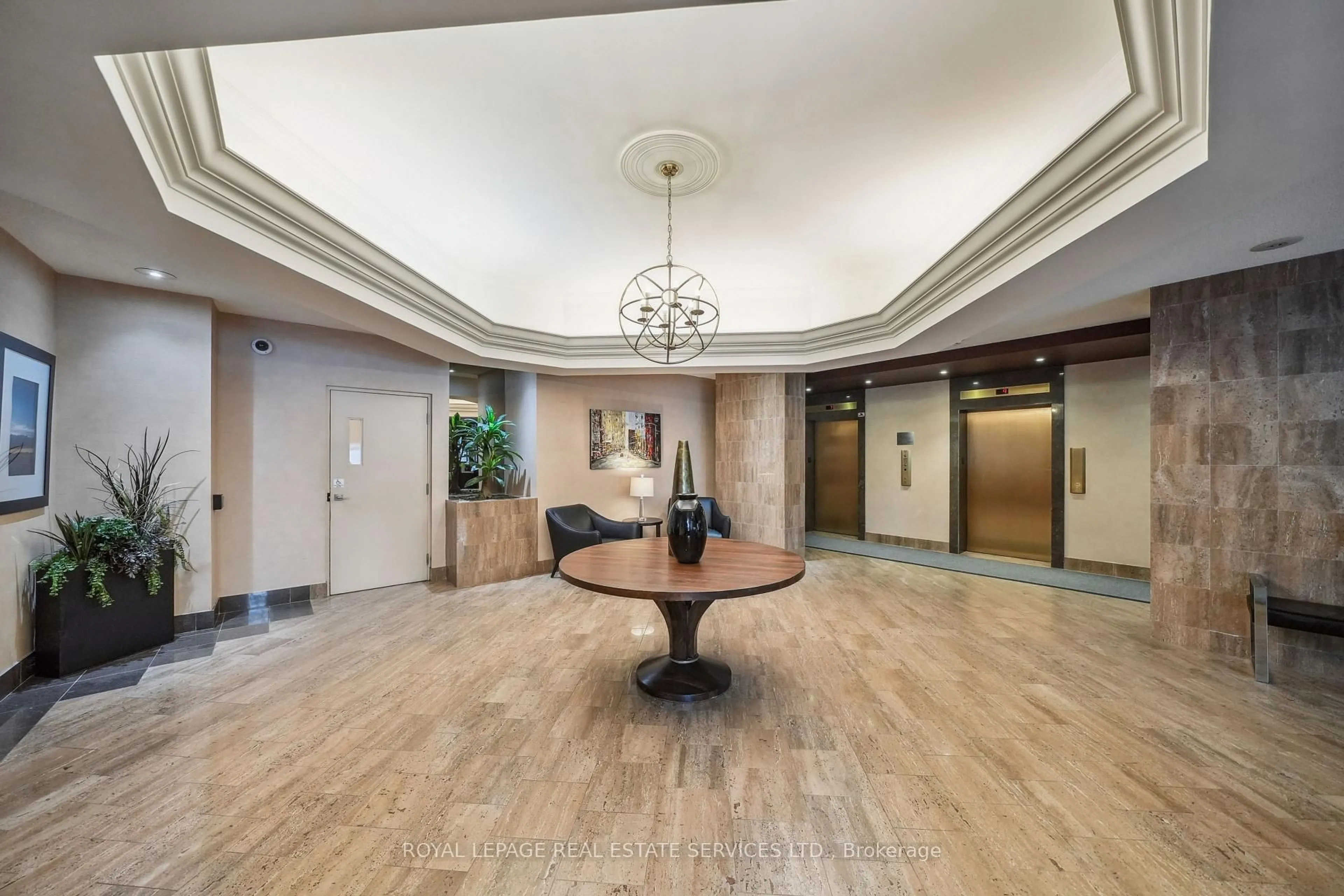 Indoor foyer for 75 Wynford Heights Cres #2001, Toronto Ontario M3C 3H9