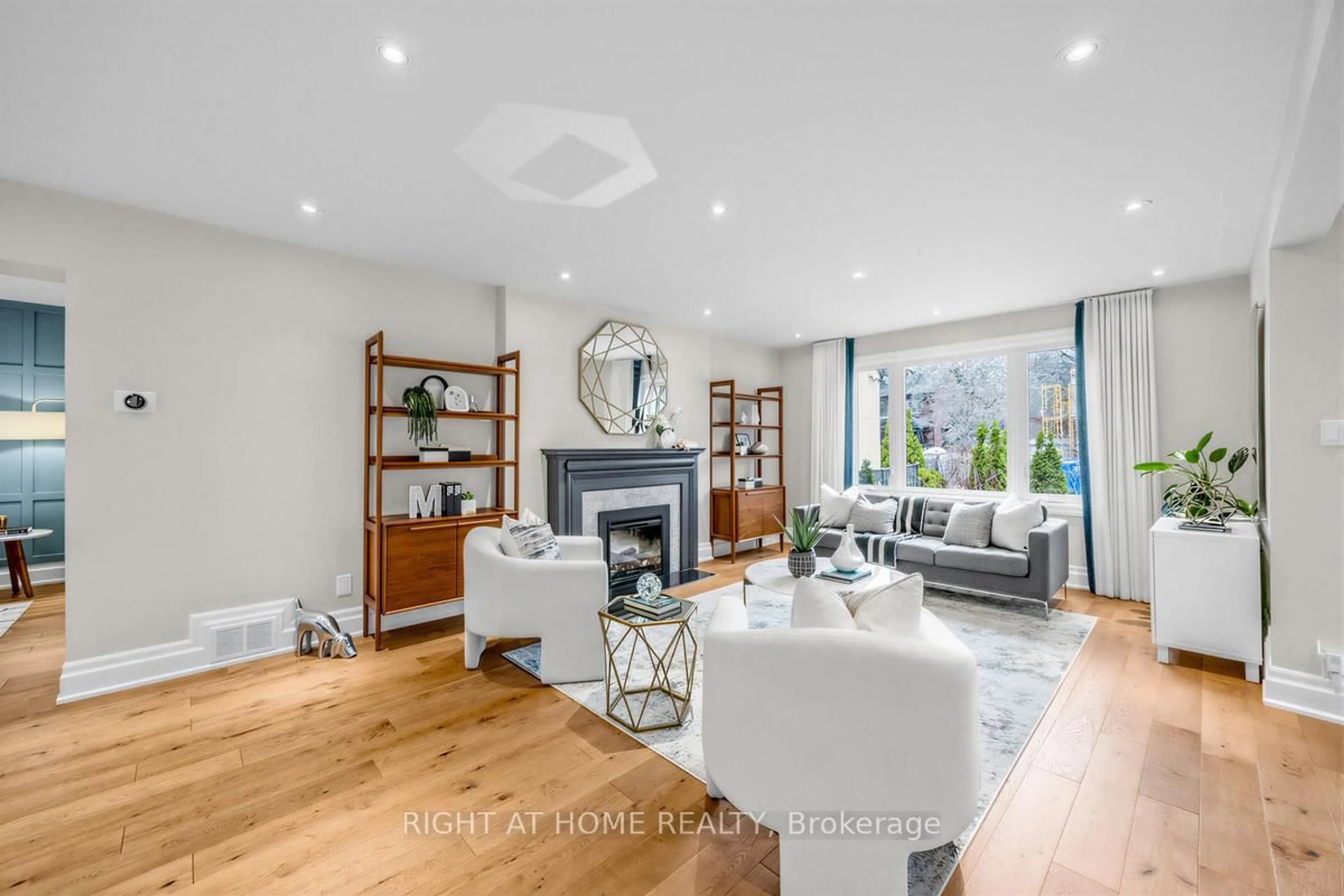 Living room with furniture, unknown for 21 Austin Terr, Toronto Ontario M5R 1Y2