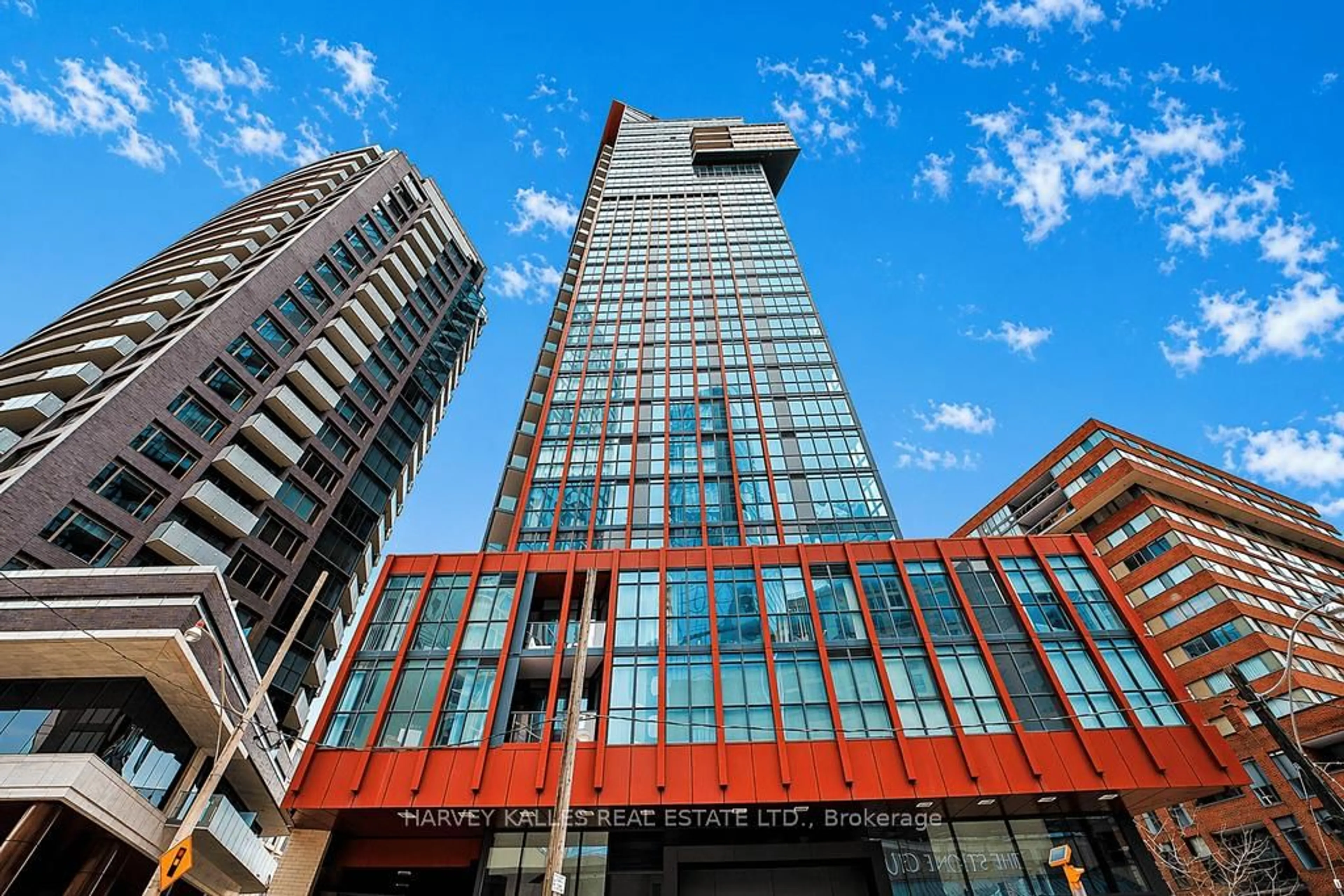 Indoor foyer for 32 Davenport Rd #2603, Toronto Ontario M5R 1H3