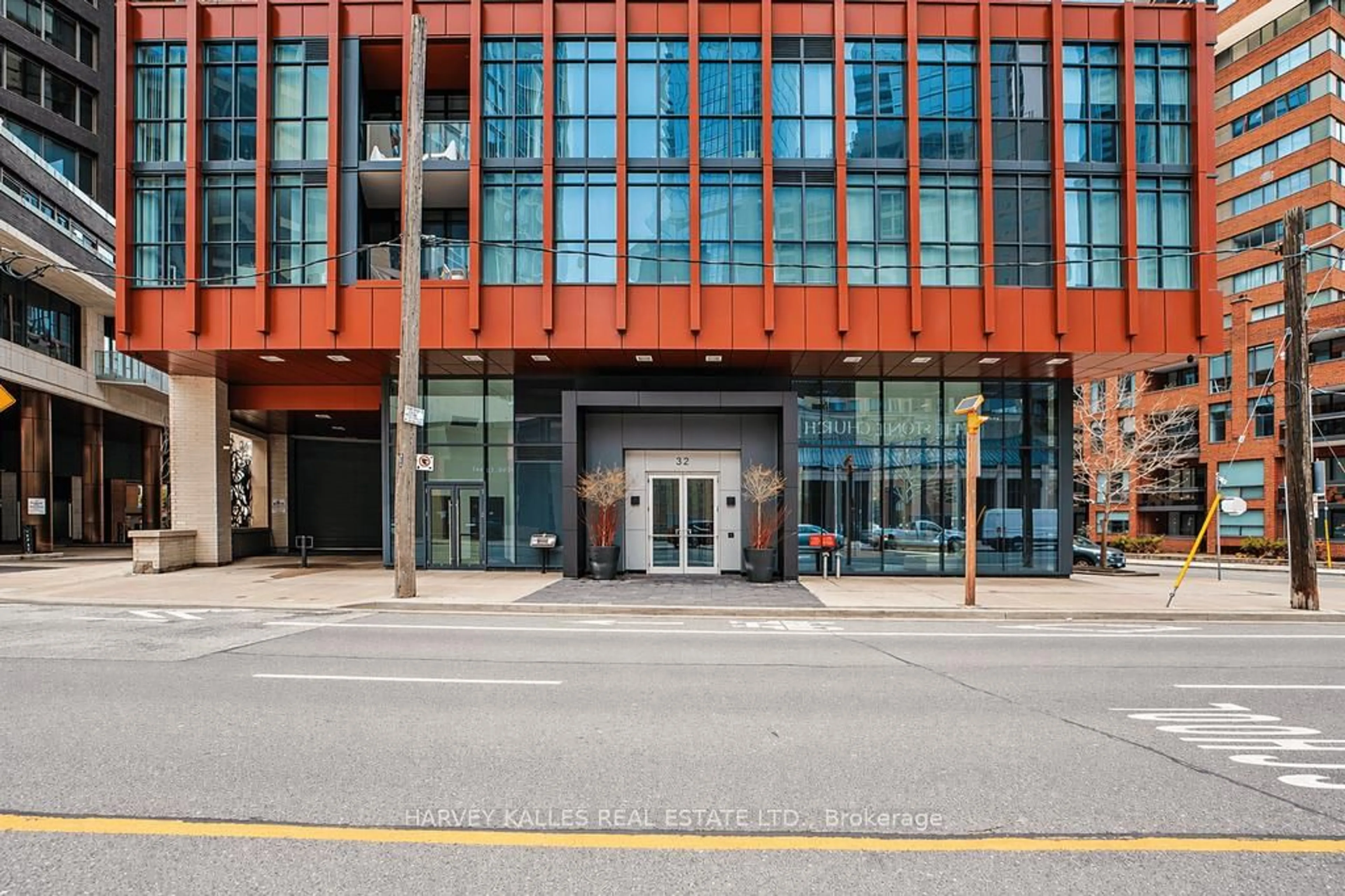 Indoor foyer for 32 Davenport Rd #2603, Toronto Ontario M5R 1H3