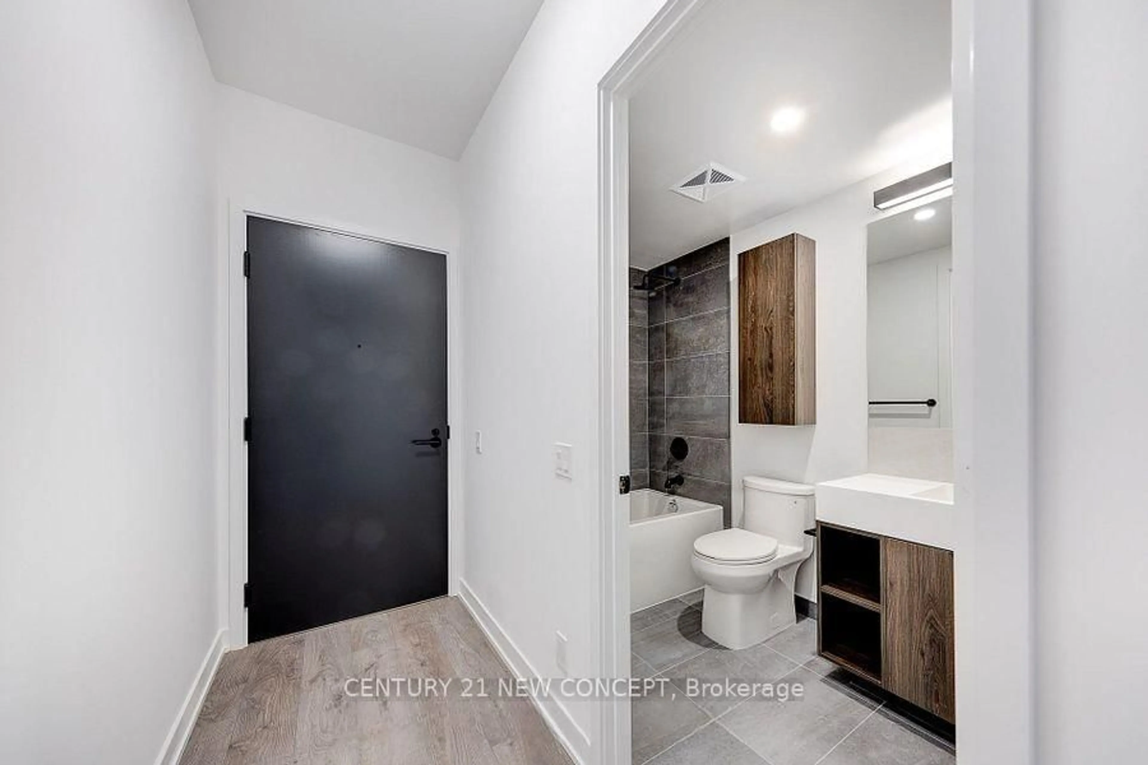 Standard bathroom, unknown for 108 Peter St #1117, Toronto Ontario M5V 0W2
