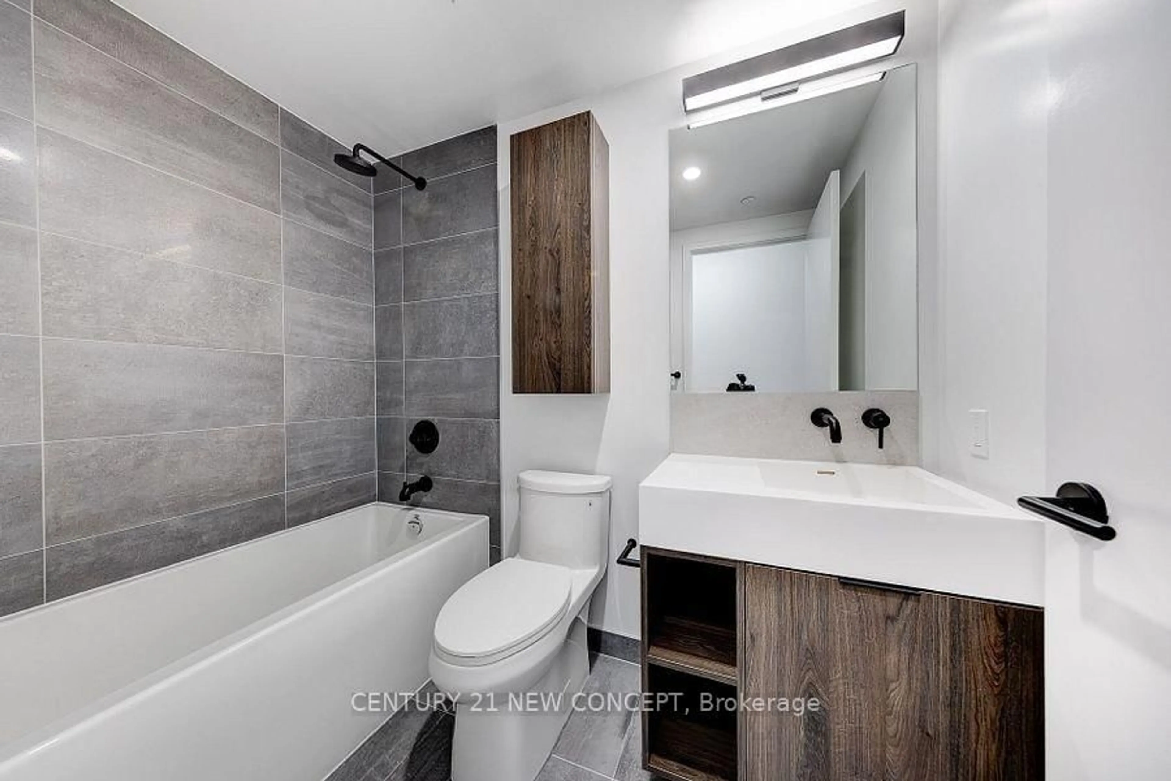 Standard bathroom, ceramic/tile floor for 108 Peter St #1117, Toronto Ontario M5V 0W2