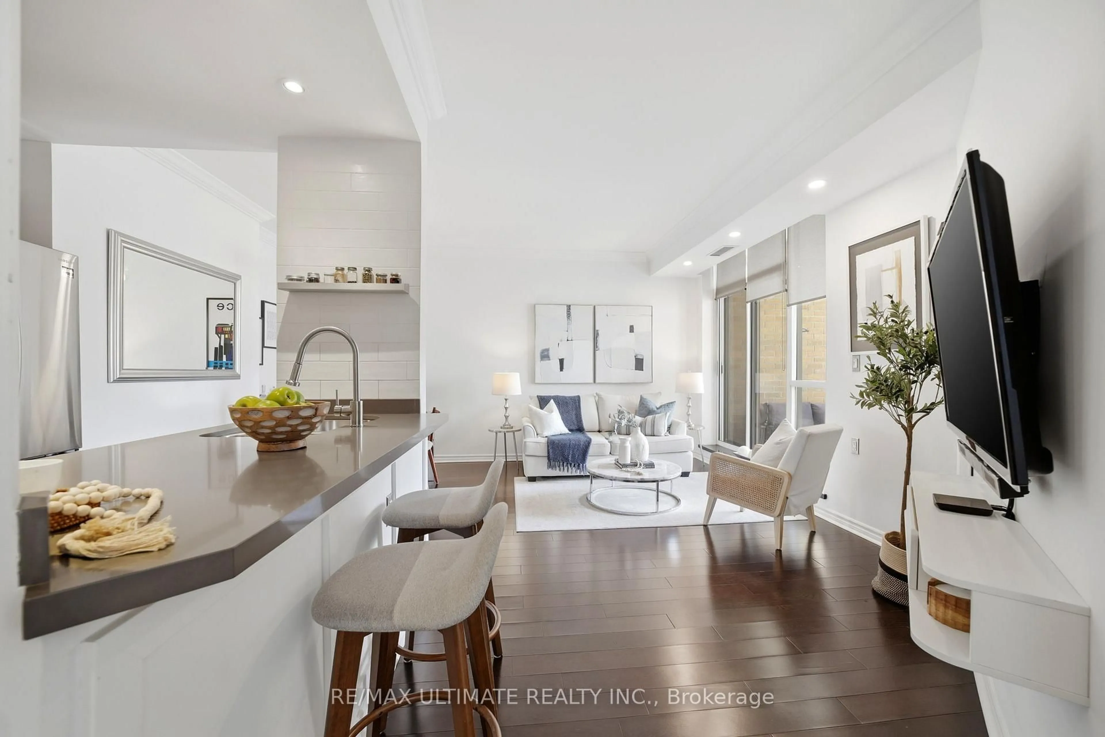 Open concept kitchen, ceramic/tile floor for 1750 Bayview Ave #405, Toronto Ontario M4G 3C4